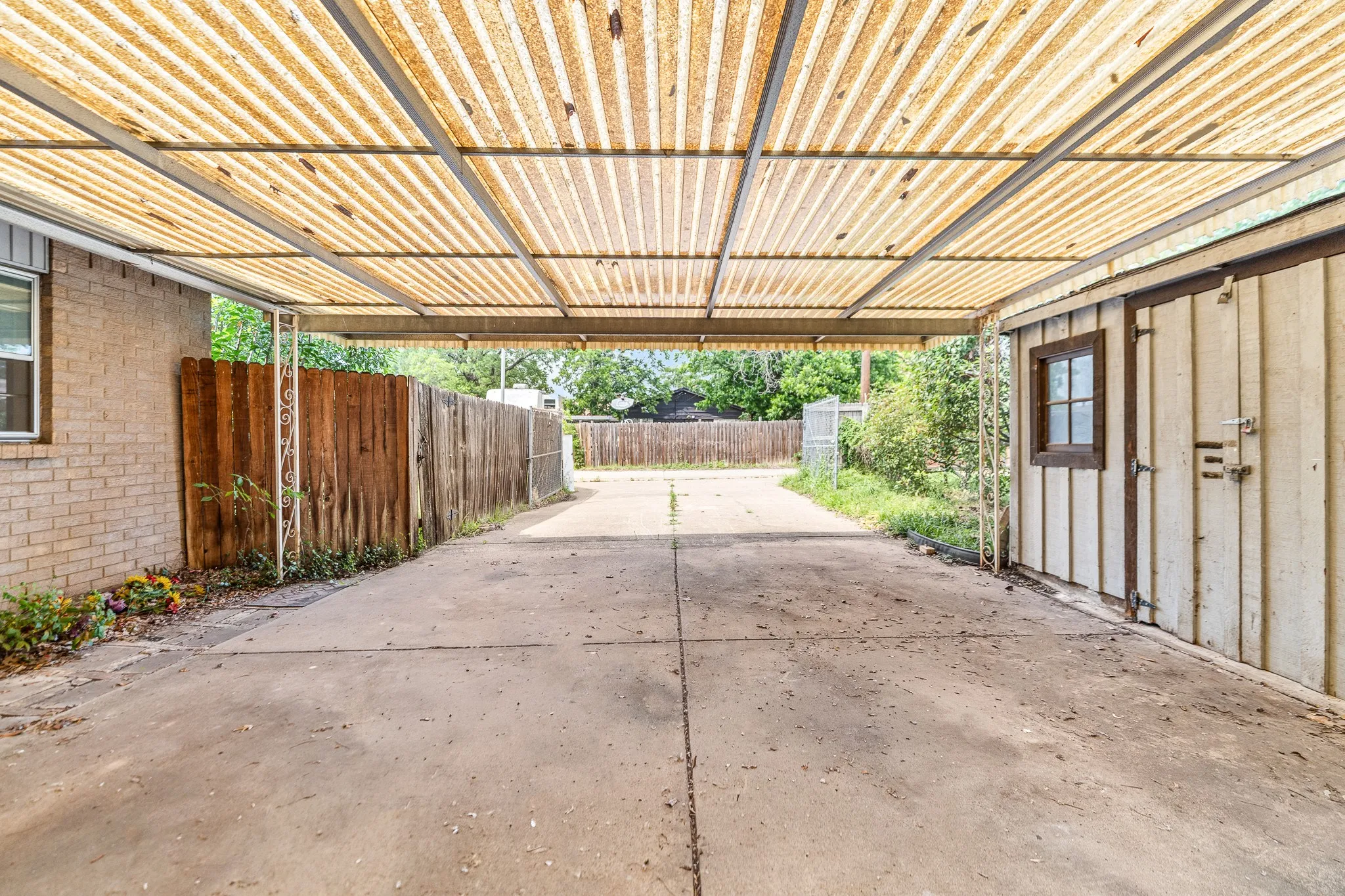Single Family Residence For Sale in Dallas County , 3705 Flamingo Lane, Irving, Texas 75062, 4 Bedroom, 2 Bathroom, Garage spaces, 1,749 Sqft, built in 1967, mls#21258315, Real Estate Agent in Irving, Homes For Sale in Dallas county, Homes For Sale in Irving, Realtor in Irving Texas, Real Estate Brokerage Independent Realty Texas, Luminita Cordes Realtor