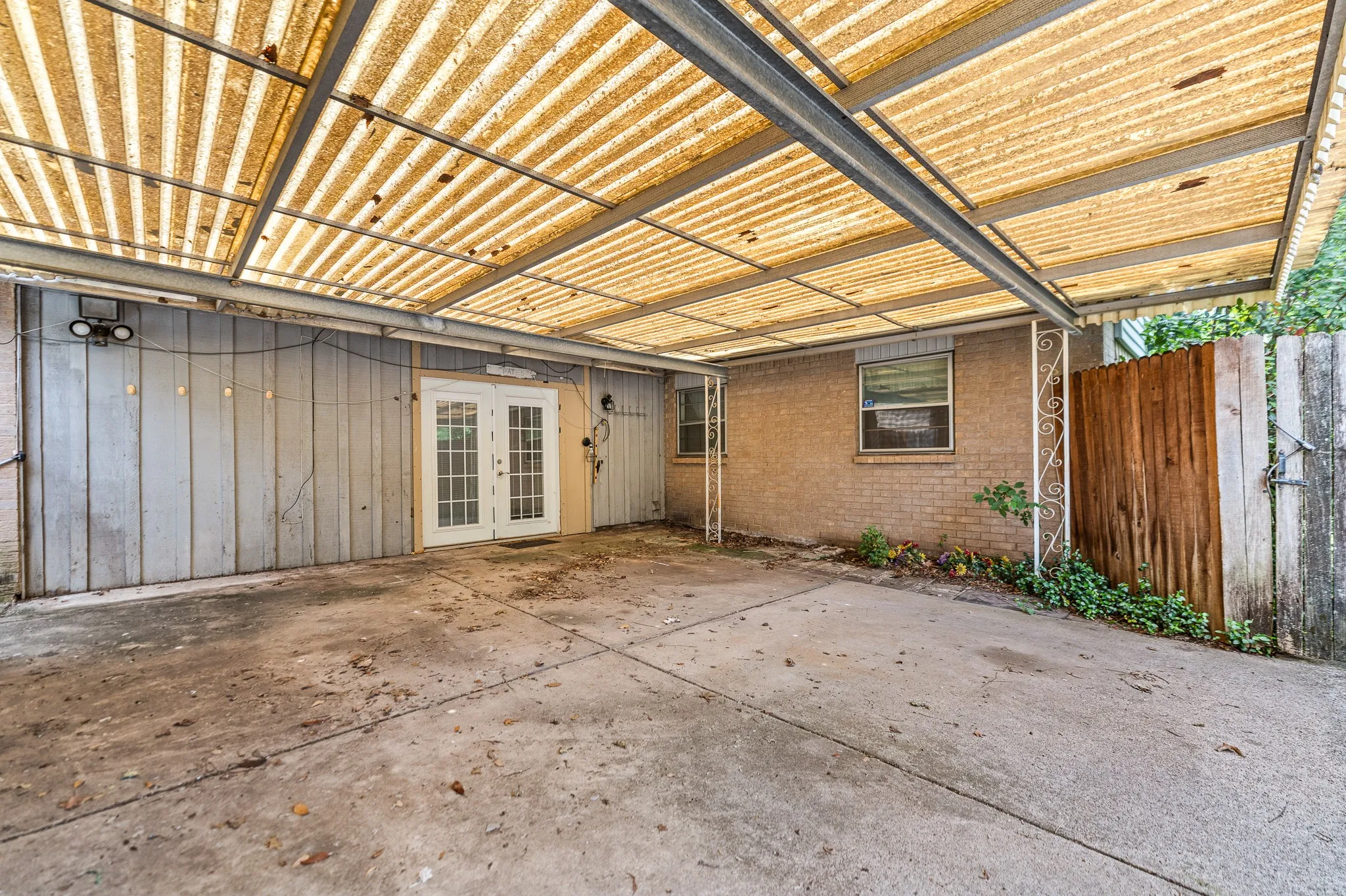 Single Family Residence For Sale in Dallas County , 3705 Flamingo Lane, Irving, Texas 75062, 4 Bedroom, 2 Bathroom, Garage spaces, 1,749 Sqft, built in 1967, mls#21258315, Real Estate Agent in Irving, Homes For Sale in Dallas county, Homes For Sale in Irving, Realtor in Irving Texas, Real Estate Brokerage Independent Realty Texas, Luminita Cordes Realtor