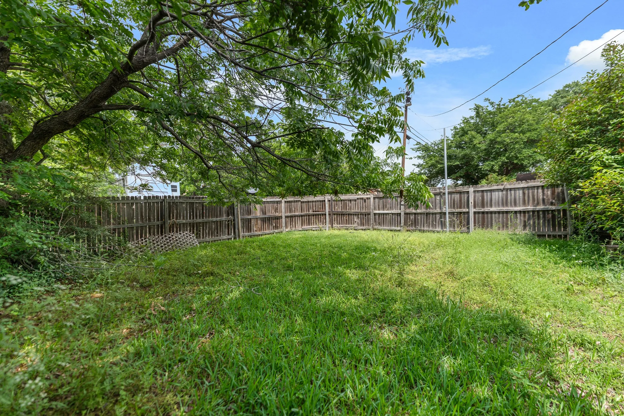 Single Family Residence For Sale in Dallas County , 3705 Flamingo Lane, Irving, Texas 75062, 4 Bedroom, 2 Bathroom, Garage spaces, 1,749 Sqft, built in 1967, mls#21258315, Real Estate Agent in Irving, Homes For Sale in Dallas county, Homes For Sale in Irving, Realtor in Irving Texas, Real Estate Brokerage Independent Realty Texas, Luminita Cordes Realtor