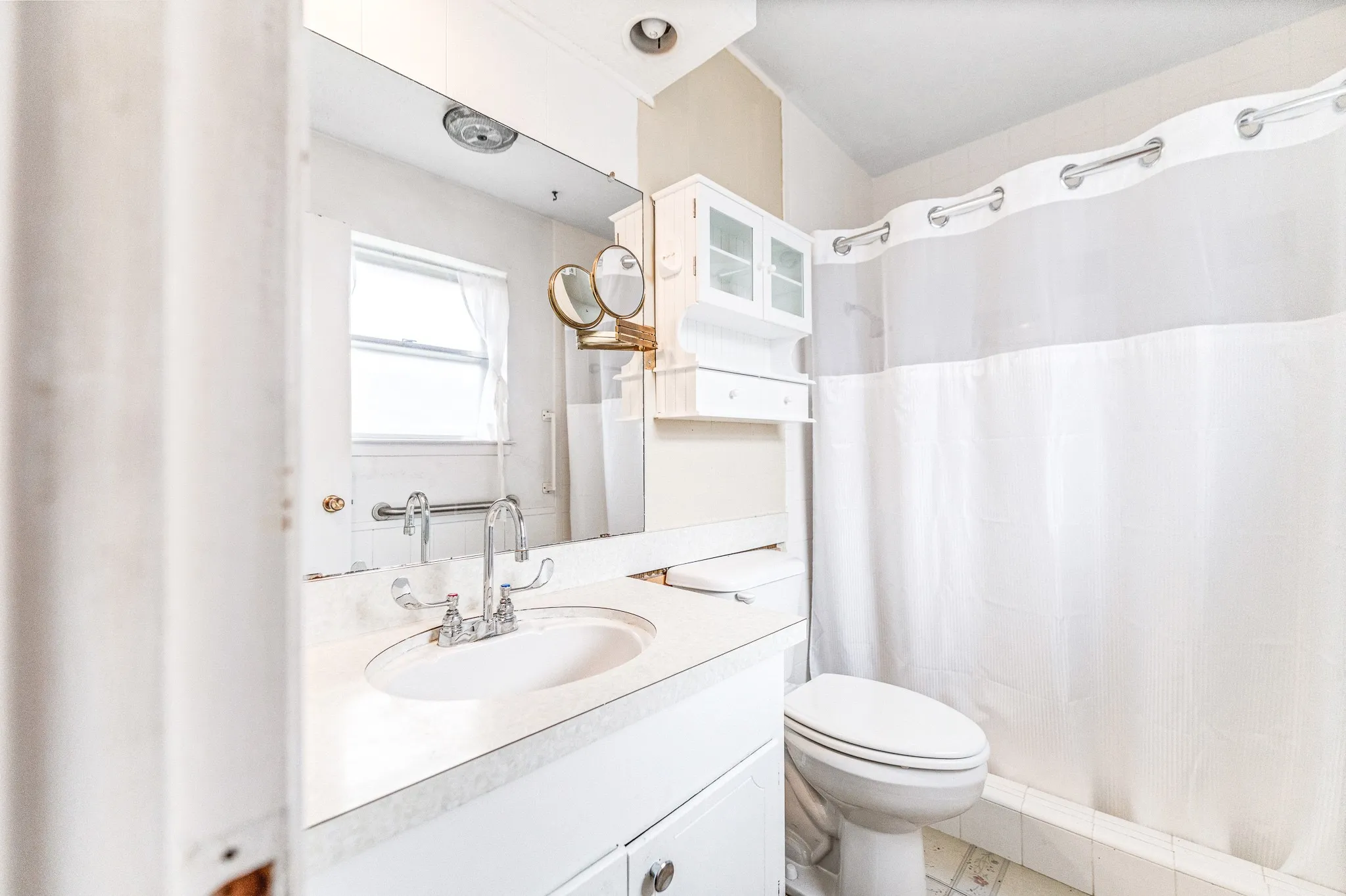 Single Family Residence For Sale in Dallas County , 3705 Flamingo Lane, Irving, Texas 75062, 4 Bedroom, 2 Bathroom, Garage spaces, 1,749 Sqft, built in 1967, mls#21258315, Real Estate Agent in Irving, Homes For Sale in Dallas county, Homes For Sale in Irving, Realtor in Irving Texas, Real Estate Brokerage Independent Realty Texas, Luminita Cordes Realtor