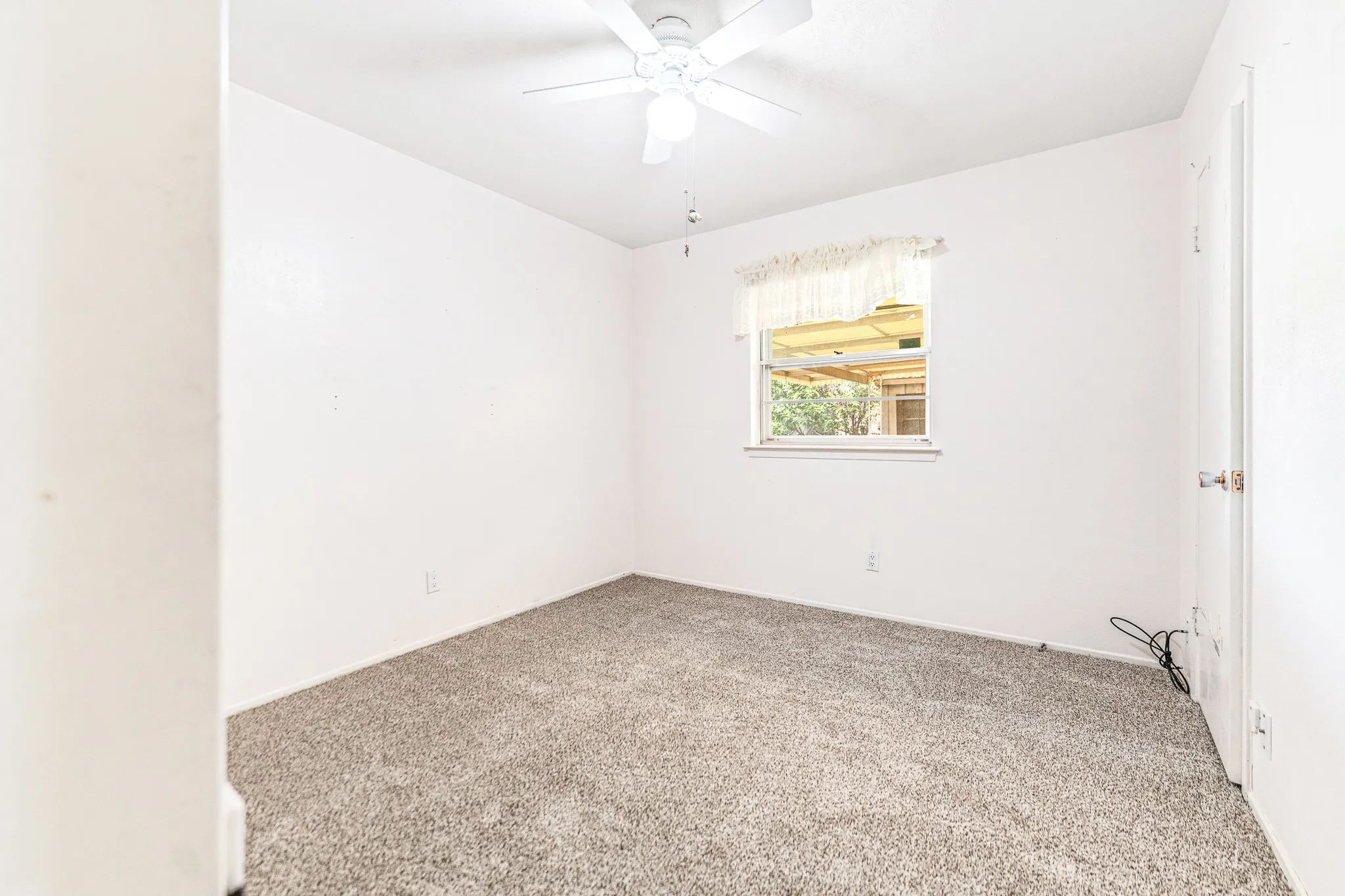Single Family Residence For Sale in Dallas County , 3705 Flamingo Lane, Irving, Texas 75062, 4 Bedroom, 2 Bathroom, Garage spaces, 1,749 Sqft, built in 1967, mls#21258315, Real Estate Agent in Irving, Homes For Sale in Dallas county, Homes For Sale in Irving, Realtor in Irving Texas, Real Estate Brokerage Independent Realty Texas, Luminita Cordes Realtor
