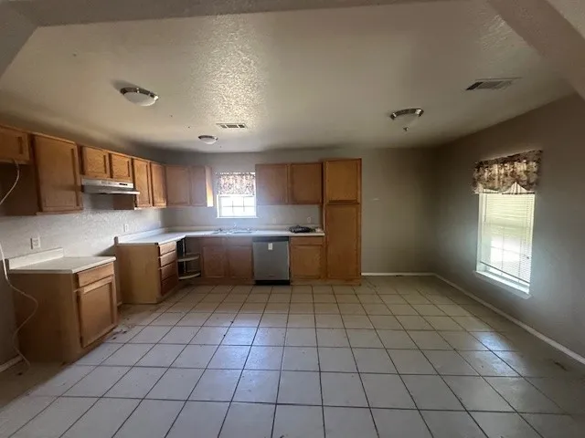 Single Family Residence For Sale in Jack County , 530 Richardson Street, Jacksboro, Texas 76458, 4 Bedroom, 2 Bathroom, 2 Garage spaces, 1,732 Sqft, built in 1955, mls#21253852, Real Estate Agent in Jacksboro, Homes For Sale in Jack county, Homes For Sale in Jacksboro, Realtor in Jacksboro Texas, Real Estate Brokerage Independent Realty Texas, Luminita Cordes Realtor