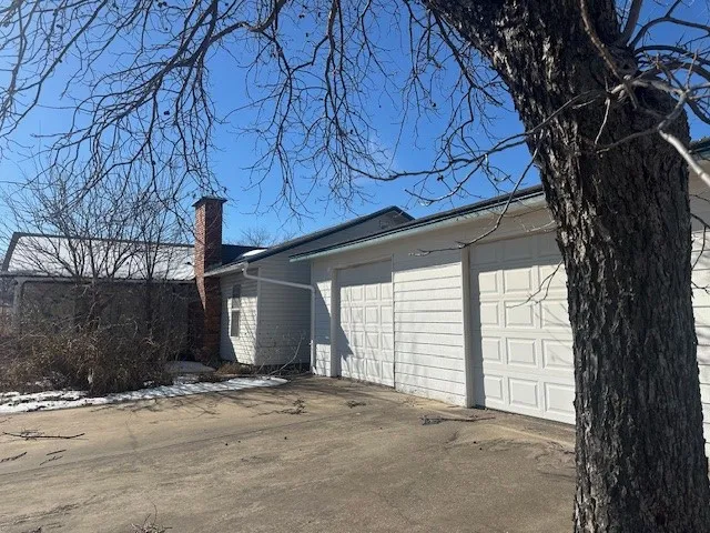 Single Family Residence For Sale in Jack County , 530 Richardson Street, Jacksboro, Texas 76458, 4 Bedroom, 2 Bathroom, 2 Garage spaces, 1,732 Sqft, built in 1955, mls#21253852, Real Estate Agent in Jacksboro, Homes For Sale in Jack county, Homes For Sale in Jacksboro, Realtor in Jacksboro Texas, Real Estate Brokerage Independent Realty Texas, Luminita Cordes Realtor