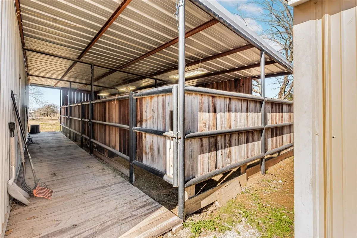 Manufactured Home For Sale in Palo Pinto County , 330 Chapman Drive A, Mineral Wells, Texas 76067, 3 Bedroom, 2 Bathroom, 4 Garage spaces, 1,826 Sqft, built in 1998, mls#21253810, Real Estate Agent in Mineral Wells, Homes For Sale in Palo Pinto county, Homes For Sale in Mineral Wells, Realtor in Mineral Wells Texas, Real Estate Brokerage Independent Realty Texas, Luminita Cordes Realtor