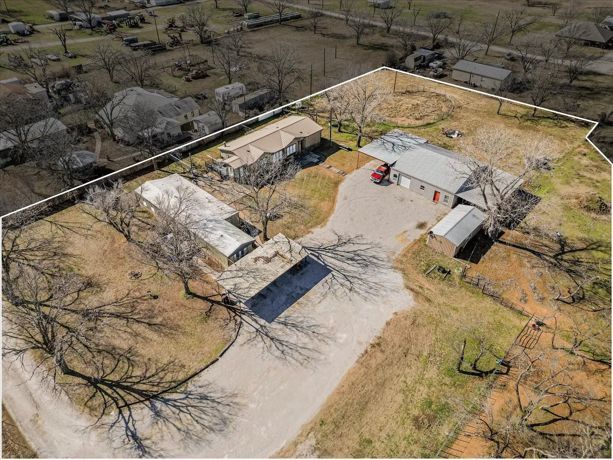 Manufactured Home For Sale in Palo Pinto County , 330 Chapman Drive A, Mineral Wells, Texas 76067, 3 Bedroom, 2 Bathroom, 4 Garage spaces, 1,826 Sqft, built in 1998, mls#21253810, Real Estate Agent in Mineral Wells, Homes For Sale in Palo Pinto county, Homes For Sale in Mineral Wells, Realtor in Mineral Wells Texas, Real Estate Brokerage Independent Realty Texas, Luminita Cordes Realtor