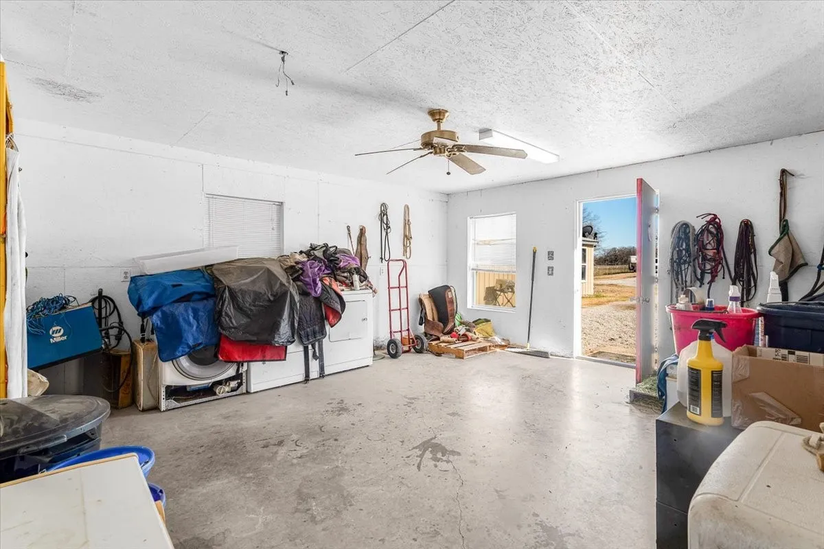 Tack & feed room