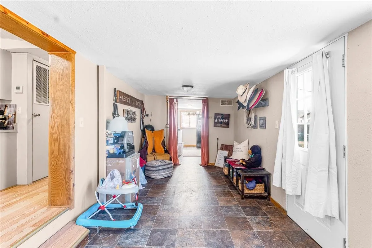 Manufactured Home For Sale in Palo Pinto County , 330 Chapman Drive A, Mineral Wells, Texas 76067, 3 Bedroom, 2 Bathroom, 4 Garage spaces, 1,826 Sqft, built in 1998, mls#21253810, Real Estate Agent in Mineral Wells, Homes For Sale in Palo Pinto county, Homes For Sale in Mineral Wells, Realtor in Mineral Wells Texas, Real Estate Brokerage Independent Realty Texas, Luminita Cordes Realtor