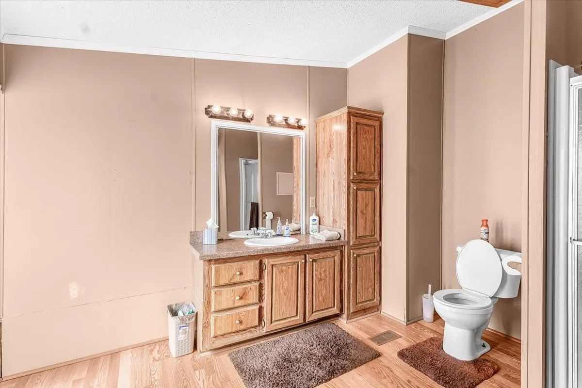 Manufactured Home For Sale in Palo Pinto County , 330 Chapman Drive A, Mineral Wells, Texas 76067, 3 Bedroom, 2 Bathroom, 4 Garage spaces, 1,826 Sqft, built in 1998, mls#21253810, Real Estate Agent in Mineral Wells, Homes For Sale in Palo Pinto county, Homes For Sale in Mineral Wells, Realtor in Mineral Wells Texas, Real Estate Brokerage Independent Realty Texas, Luminita Cordes Realtor