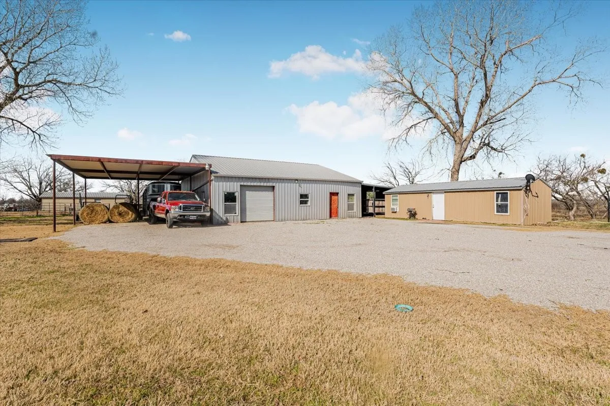 Manufactured Home For Sale in Palo Pinto County , 330 Chapman Drive A, Mineral Wells, Texas 76067, 3 Bedroom, 2 Bathroom, 4 Garage spaces, 1,826 Sqft, built in 1998, mls#21253810, Real Estate Agent in Mineral Wells, Homes For Sale in Palo Pinto county, Homes For Sale in Mineral Wells, Realtor in Mineral Wells Texas, Real Estate Brokerage Independent Realty Texas, Luminita Cordes Realtor