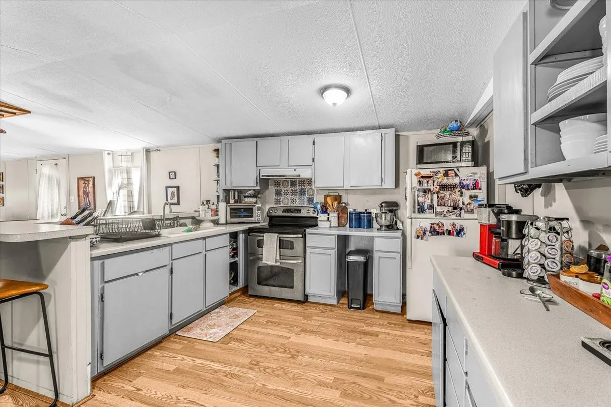 Manufactured Home For Sale in Palo Pinto County , 330 Chapman Drive A, Mineral Wells, Texas 76067, 3 Bedroom, 2 Bathroom, 4 Garage spaces, 1,826 Sqft, built in 1998, mls#21253810, Real Estate Agent in Mineral Wells, Homes For Sale in Palo Pinto county, Homes For Sale in Mineral Wells, Realtor in Mineral Wells Texas, Real Estate Brokerage Independent Realty Texas, Luminita Cordes Realtor