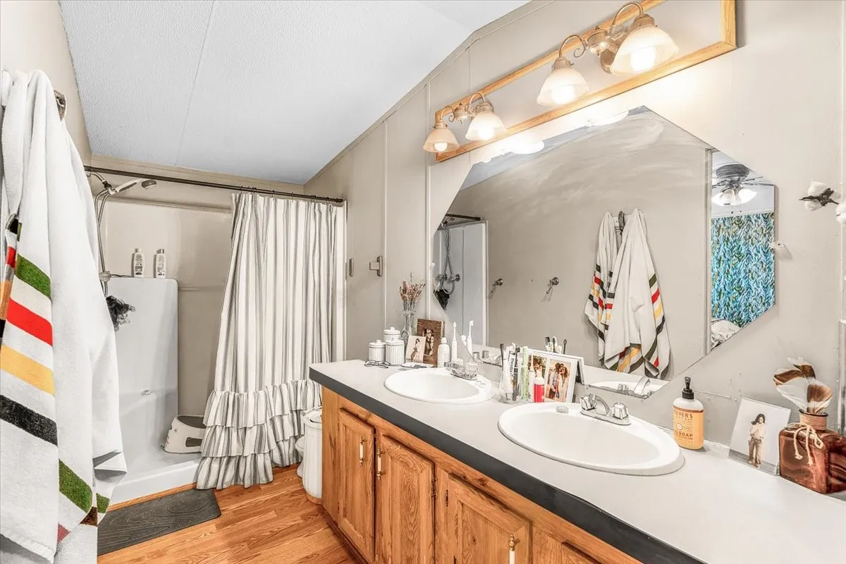 Manufactured Home For Sale in Palo Pinto County , 330 Chapman Drive A, Mineral Wells, Texas 76067, 3 Bedroom, 2 Bathroom, 4 Garage spaces, 1,826 Sqft, built in 1998, mls#21253810, Real Estate Agent in Mineral Wells, Homes For Sale in Palo Pinto county, Homes For Sale in Mineral Wells, Realtor in Mineral Wells Texas, Real Estate Brokerage Independent Realty Texas, Luminita Cordes Realtor