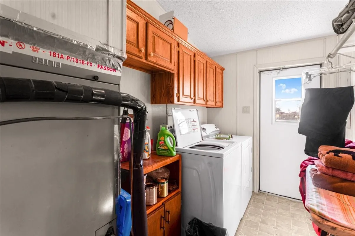 Manufactured Home For Sale in Palo Pinto County , 330 Chapman Drive A, Mineral Wells, Texas 76067, 3 Bedroom, 2 Bathroom, 4 Garage spaces, 1,826 Sqft, built in 1998, mls#21253810, Real Estate Agent in Mineral Wells, Homes For Sale in Palo Pinto county, Homes For Sale in Mineral Wells, Realtor in Mineral Wells Texas, Real Estate Brokerage Independent Realty Texas, Luminita Cordes Realtor