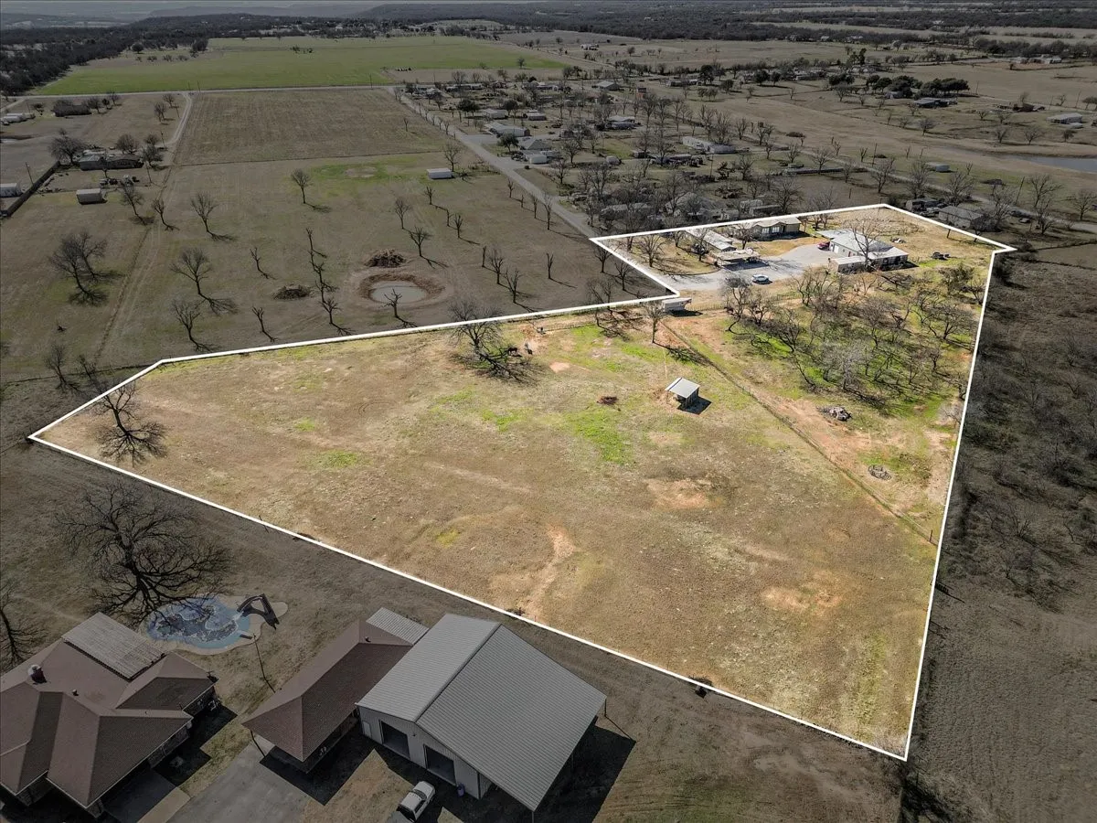 Manufactured Home For Sale in Palo Pinto County , 330 Chapman Drive A, Mineral Wells, Texas 76067, 3 Bedroom, 2 Bathroom, 4 Garage spaces, 1,826 Sqft, built in 1998, mls#21253810, Real Estate Agent in Mineral Wells, Homes For Sale in Palo Pinto county, Homes For Sale in Mineral Wells, Realtor in Mineral Wells Texas, Real Estate Brokerage Independent Realty Texas, Luminita Cordes Realtor
