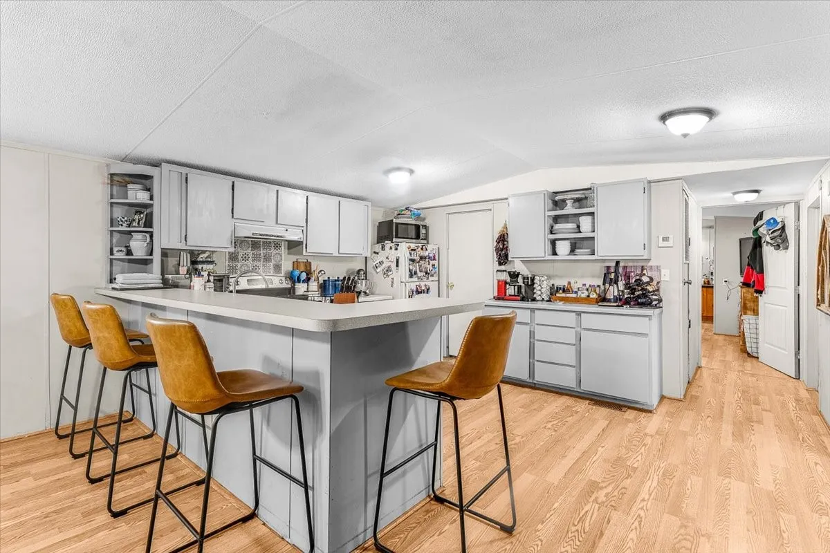 Manufactured Home For Sale in Palo Pinto County , 330 Chapman Drive A, Mineral Wells, Texas 76067, 3 Bedroom, 2 Bathroom, 4 Garage spaces, 1,826 Sqft, built in 1998, mls#21253810, Real Estate Agent in Mineral Wells, Homes For Sale in Palo Pinto county, Homes For Sale in Mineral Wells, Realtor in Mineral Wells Texas, Real Estate Brokerage Independent Realty Texas, Luminita Cordes Realtor