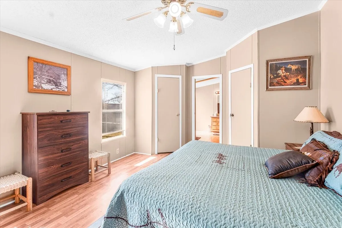 Manufactured Home For Sale in Palo Pinto County , 330 Chapman Drive A, Mineral Wells, Texas 76067, 3 Bedroom, 2 Bathroom, 4 Garage spaces, 1,826 Sqft, built in 1998, mls#21253810, Real Estate Agent in Mineral Wells, Homes For Sale in Palo Pinto county, Homes For Sale in Mineral Wells, Realtor in Mineral Wells Texas, Real Estate Brokerage Independent Realty Texas, Luminita Cordes Realtor