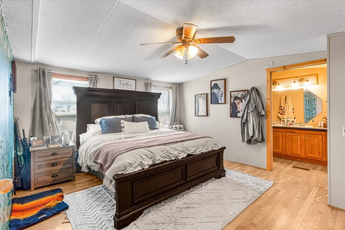 Manufactured Home For Sale in Palo Pinto County , 330 Chapman Drive A, Mineral Wells, Texas 76067, 3 Bedroom, 2 Bathroom, 4 Garage spaces, 1,826 Sqft, built in 1998, mls#21253810, Real Estate Agent in Mineral Wells, Homes For Sale in Palo Pinto county, Homes For Sale in Mineral Wells, Realtor in Mineral Wells Texas, Real Estate Brokerage Independent Realty Texas, Luminita Cordes Realtor