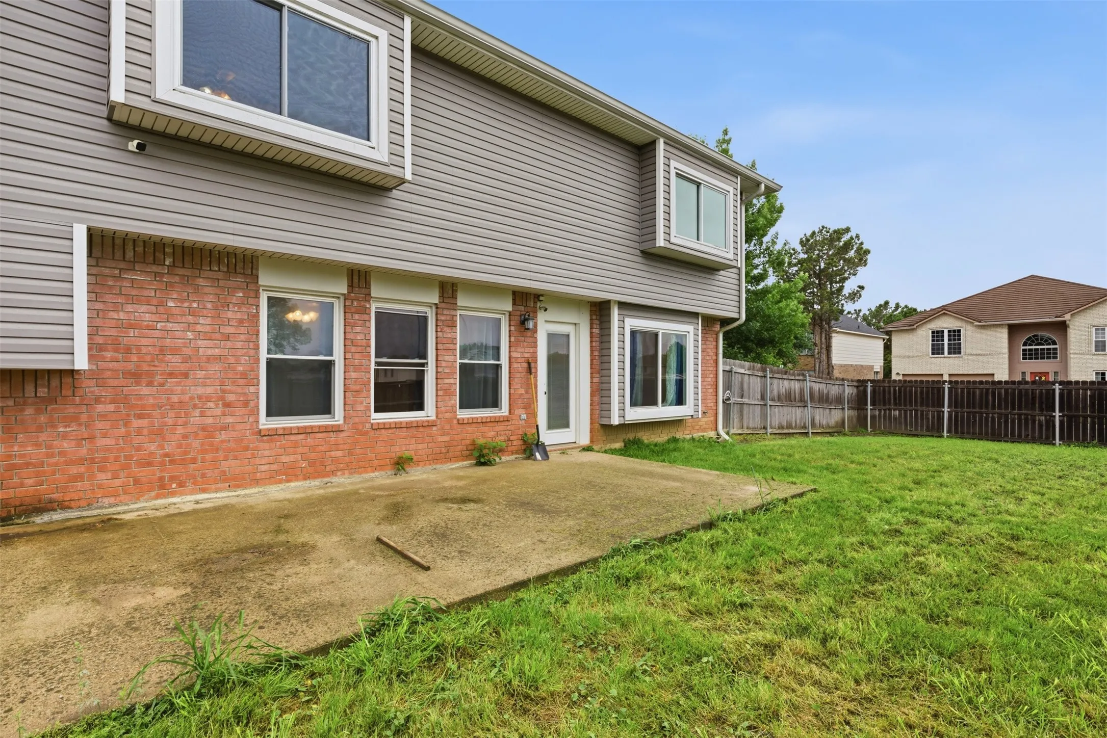 Single Family Residence For Sale in Tarrant County , 829 Elbe Drive, Arlington, Texas 76001, 4 Bedroom, 3 Bathroom, 2 Garage spaces, 2,937 Sqft, built in 2000, mls#21255507, Real Estate Agent in Arlington, Homes For Sale in Tarrant county, Homes For Sale in Arlington, Realtor in Arlington Texas, Real Estate Brokerage Independent Realty Texas, Luminita Cordes Realtor