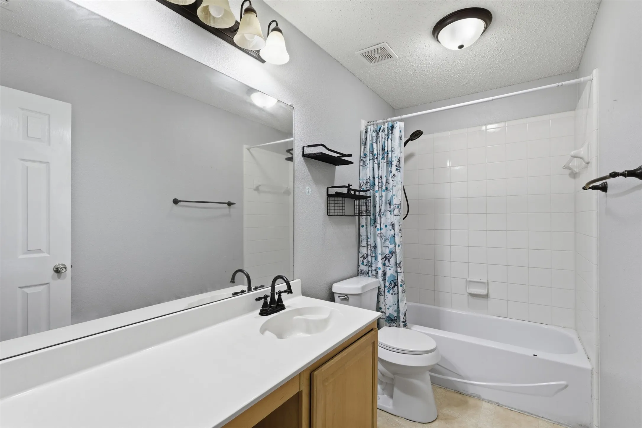 Single Family Residence For Sale in Tarrant County , 829 Elbe Drive, Arlington, Texas 76001, 4 Bedroom, 3 Bathroom, 2 Garage spaces, 2,937 Sqft, built in 2000, mls#21255507, Real Estate Agent in Arlington, Homes For Sale in Tarrant county, Homes For Sale in Arlington, Realtor in Arlington Texas, Real Estate Brokerage Independent Realty Texas, Luminita Cordes Realtor