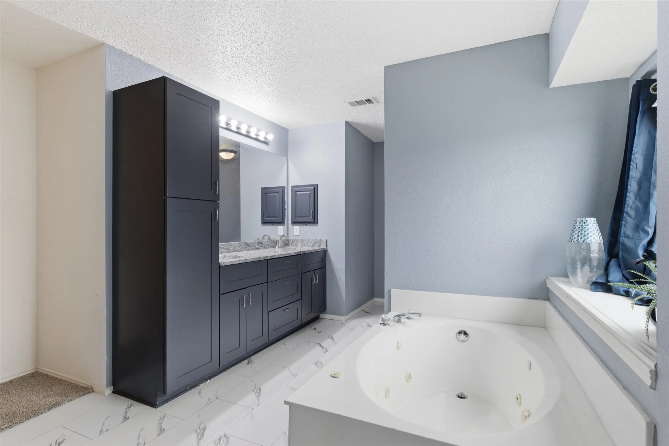 Single Family Residence For Sale in Tarrant County , 829 Elbe Drive, Arlington, Texas 76001, 4 Bedroom, 3 Bathroom, 2 Garage spaces, 2,937 Sqft, built in 2000, mls#21255507, Real Estate Agent in Arlington, Homes For Sale in Tarrant county, Homes For Sale in Arlington, Realtor in Arlington Texas, Real Estate Brokerage Independent Realty Texas, Luminita Cordes Realtor