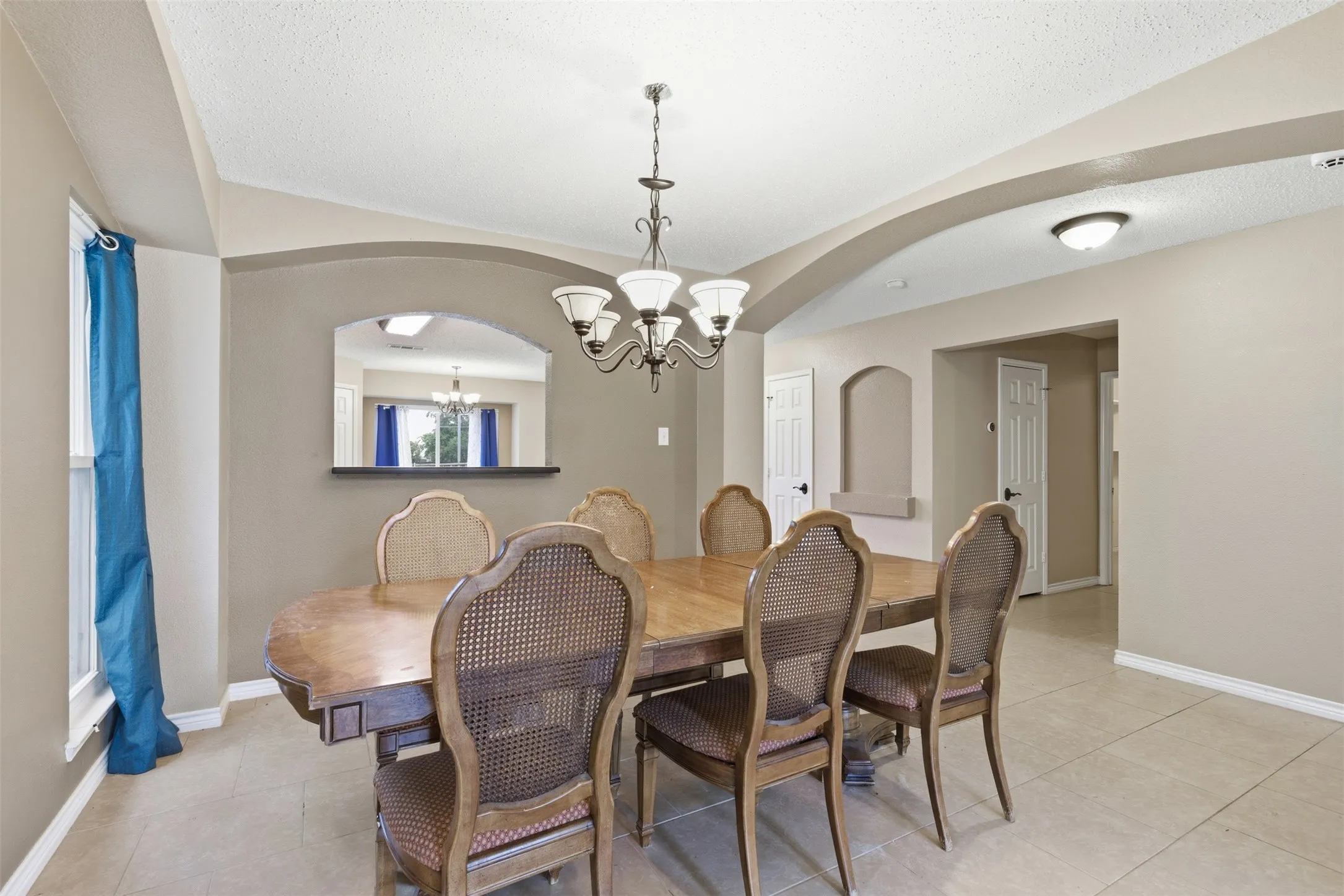 Single Family Residence For Sale in Tarrant County , 829 Elbe Drive, Arlington, Texas 76001, 4 Bedroom, 3 Bathroom, 2 Garage spaces, 2,937 Sqft, built in 2000, mls#21255507, Real Estate Agent in Arlington, Homes For Sale in Tarrant county, Homes For Sale in Arlington, Realtor in Arlington Texas, Real Estate Brokerage Independent Realty Texas, Luminita Cordes Realtor