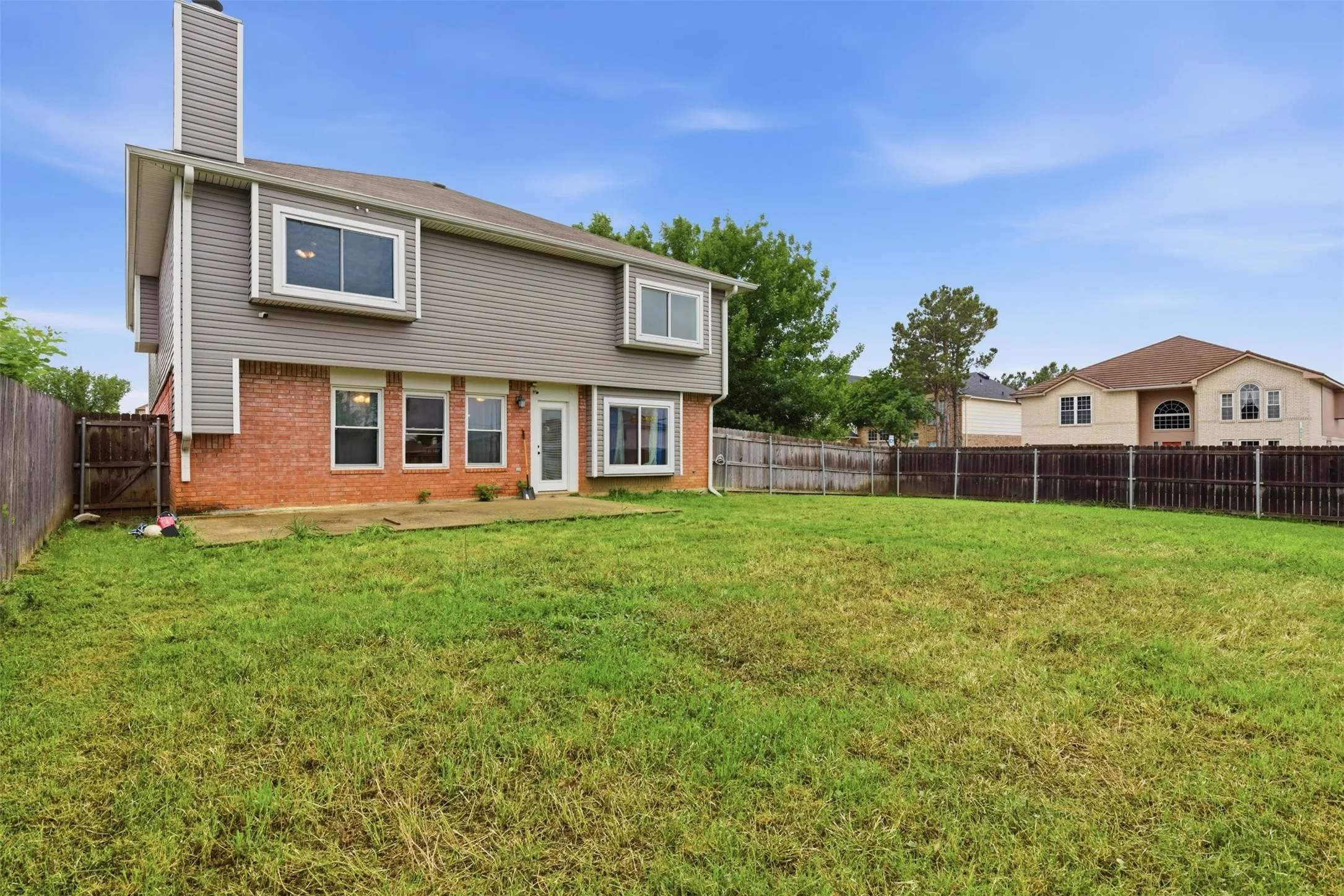 Single Family Residence For Sale in Tarrant County , 829 Elbe Drive, Arlington, Texas 76001, 4 Bedroom, 3 Bathroom, 2 Garage spaces, 2,937 Sqft, built in 2000, mls#21255507, Real Estate Agent in Arlington, Homes For Sale in Tarrant county, Homes For Sale in Arlington, Realtor in Arlington Texas, Real Estate Brokerage Independent Realty Texas, Luminita Cordes Realtor