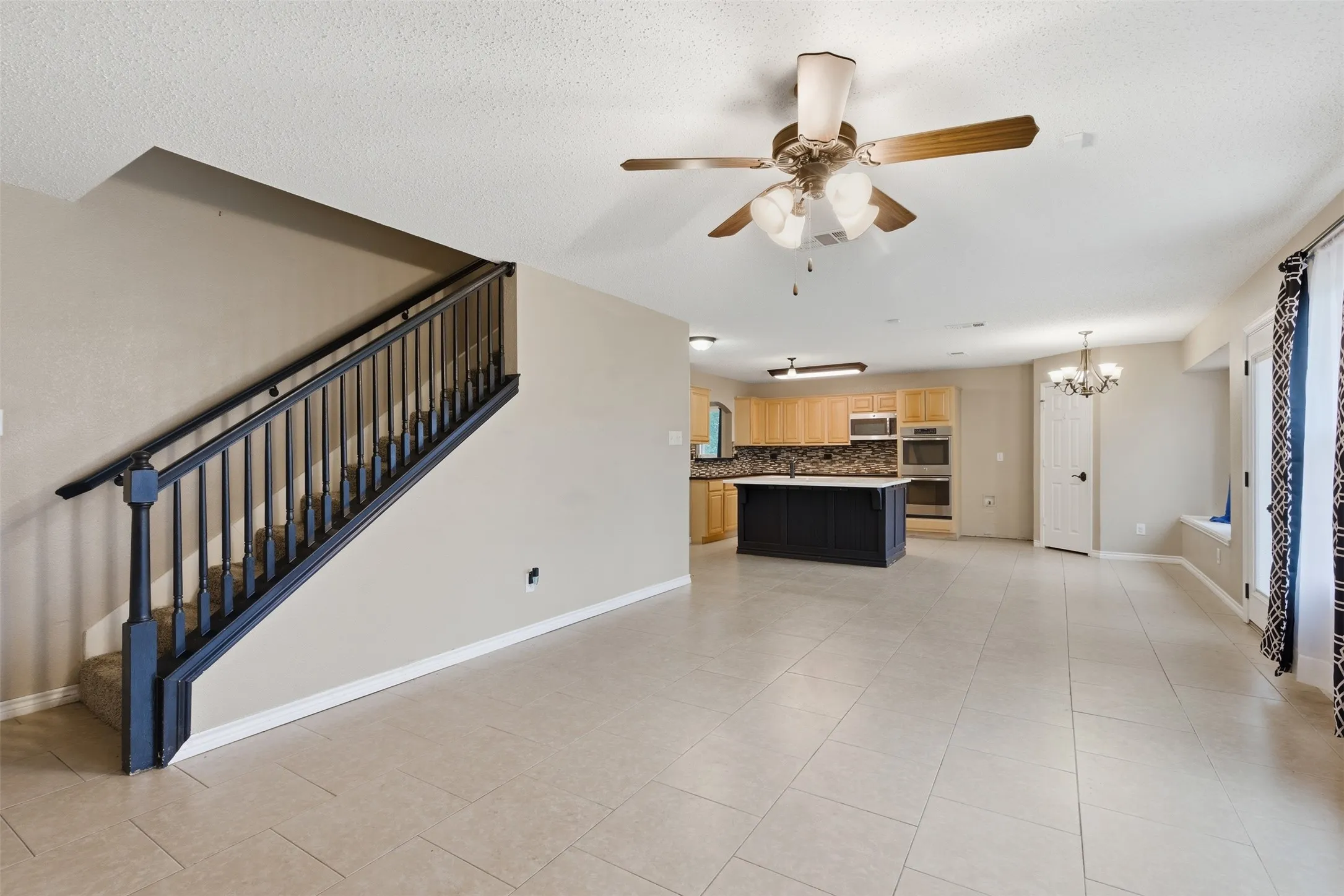 Single Family Residence For Sale in Tarrant County , 829 Elbe Drive, Arlington, Texas 76001, 4 Bedroom, 3 Bathroom, 2 Garage spaces, 2,937 Sqft, built in 2000, mls#21255507, Real Estate Agent in Arlington, Homes For Sale in Tarrant county, Homes For Sale in Arlington, Realtor in Arlington Texas, Real Estate Brokerage Independent Realty Texas, Luminita Cordes Realtor