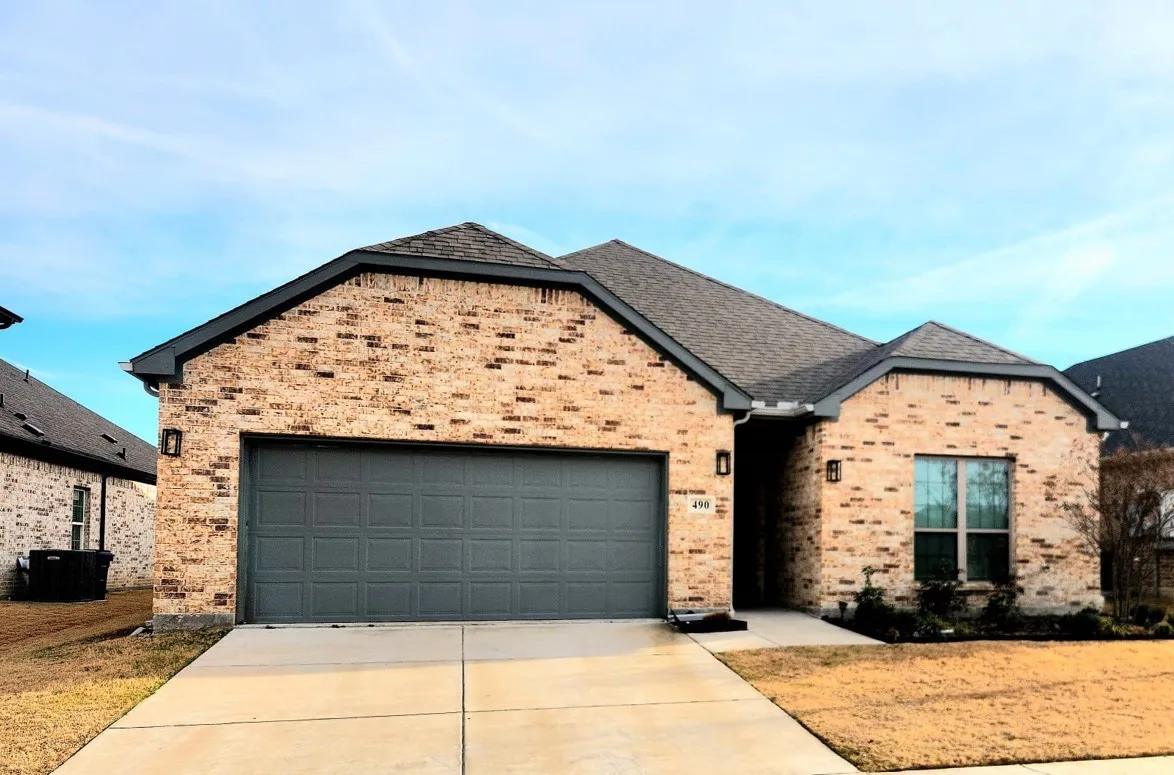 Single Family Residence For Sale in Collin County , 490 Oak Creek Drive, Lavon, Texas 75166, 5 Bedroom, 3 Bathroom, 2 Garage spaces, 2,096 Sqft, built in 2022, Preowned, mls#21258385, Real Estate Agent in Lavon, Homes For Sale in Collin county, Homes For Sale in Lavon, Realtor in Lavon Texas, Real Estate Brokerage Independent Realty Texas, Luminita Cordes Realtor