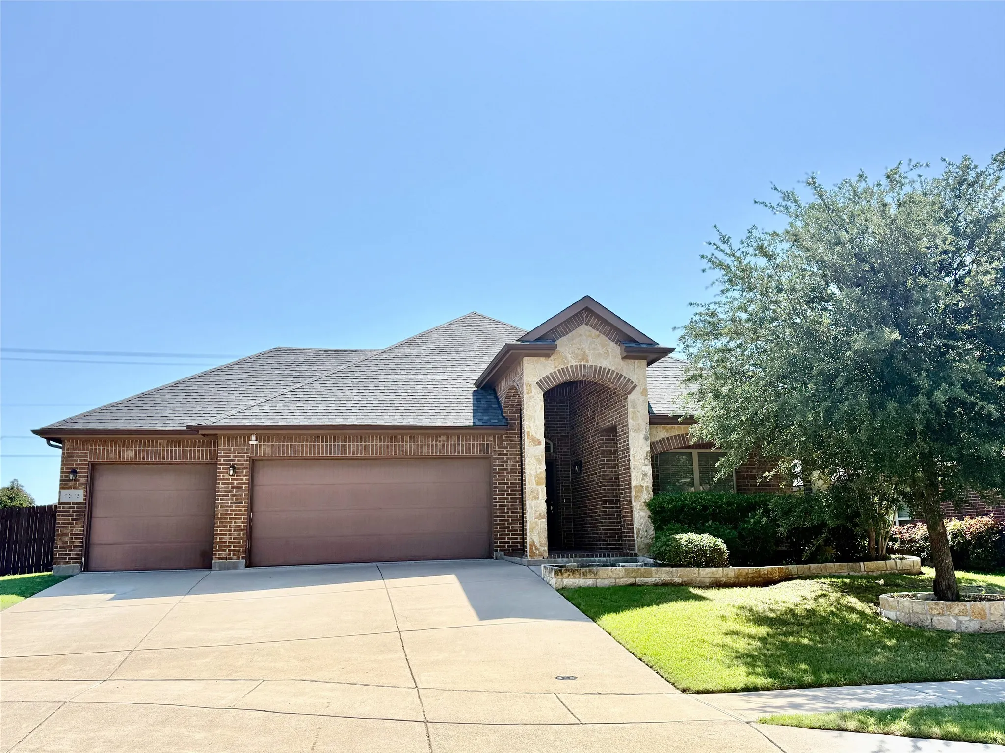 Single Family Residence For Rent in Tarrant County , 9505 Cypress Lake Drive, Fort Worth, Texas 76036, 3 Bedrooms, 2 Bathrooms, 3 Garage spaces, 2,028 Sqft, built in 2014, Preowned, Price $2,540, mls#21258349, Real Estate Agent in Fort Worth, Homes For Rent in Tarrant county, Homes For Rent in Fort Worth, Realtor in Fort Worth Texas, Real Estate Brokerage Independent Realty Texas, Luminita Cordes Realtor