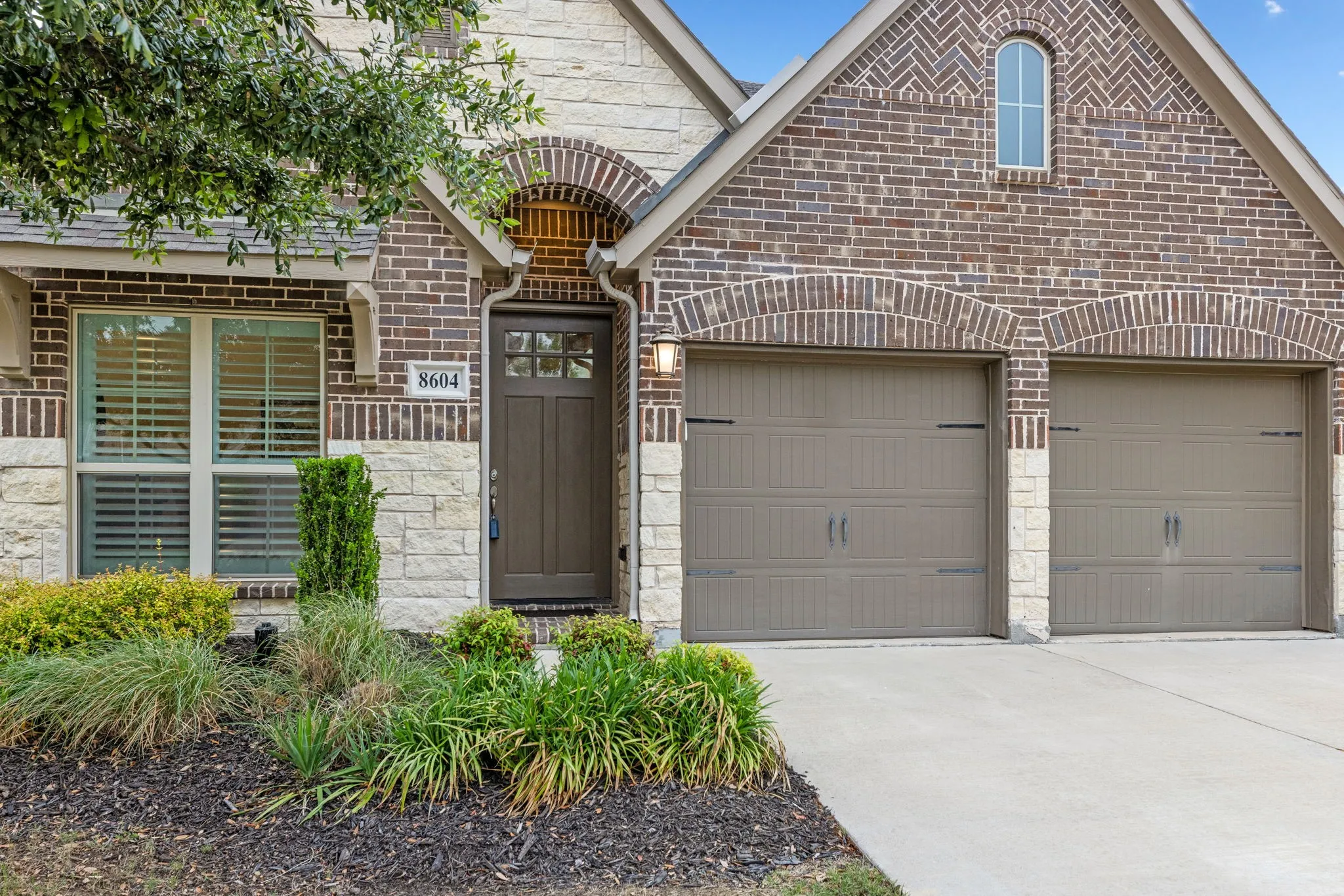 Single Family Residence For Sale in Collin County , 8604 Holliday Creek Way, Mc Kinney, Texas 75071, 3 Bedroom, 2 Bathroom, 2 Garage spaces, 1,986 Sqft, built in 2018, mls#21256728, Real Estate Agent in Mc Kinney, Homes For Sale in Collin county, Homes For Sale in Mc Kinney, Realtor in Mc Kinney Texas, Real Estate Brokerage Independent Realty Texas, Luminita Cordes Realtor