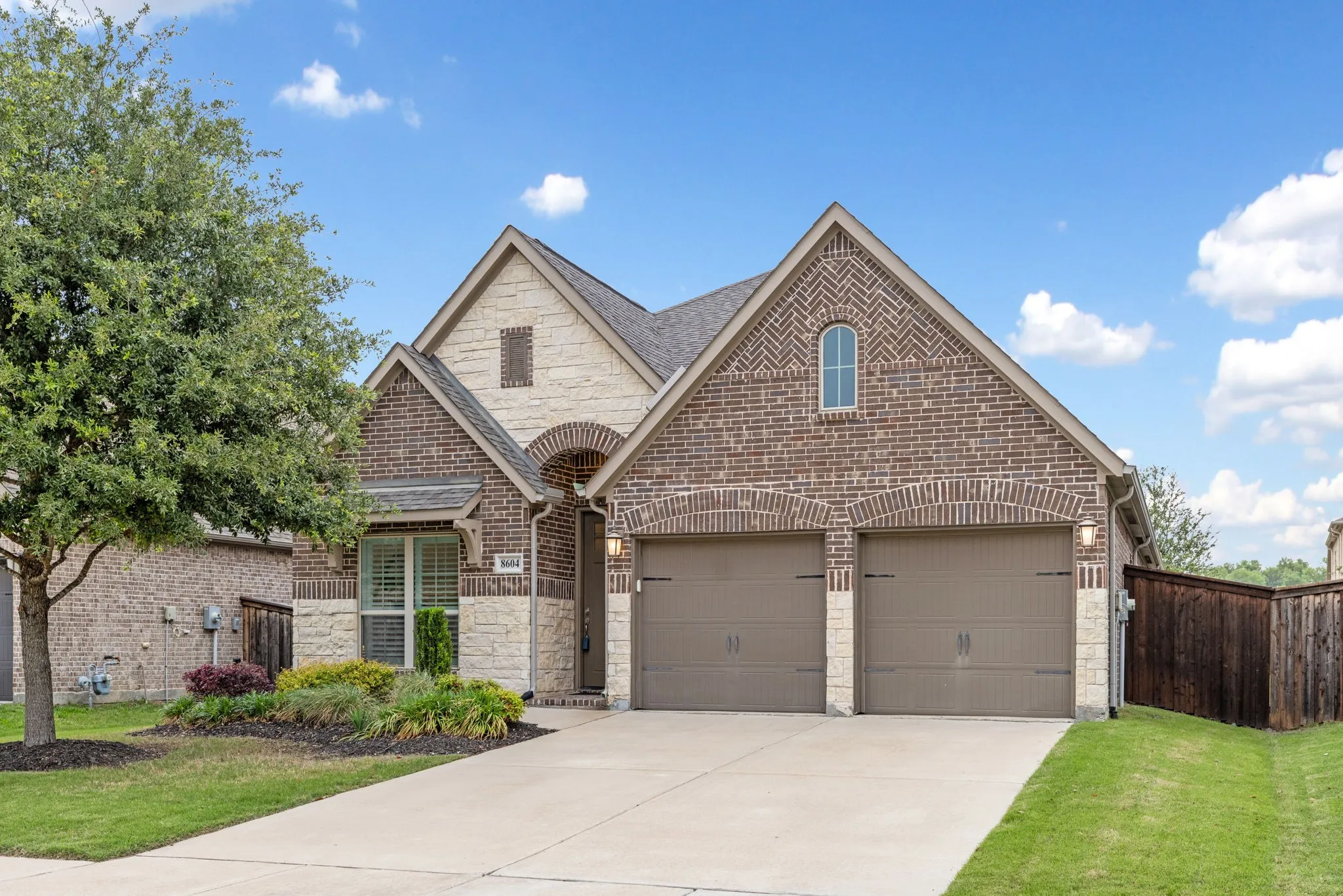 Single Family Residence For Sale in Collin County , 8604 Holliday Creek Way, Mc Kinney, Texas 75071, 3 Bedroom, 2 Bathroom, 2 Garage spaces, 1,986 Sqft, built in 2018, mls#21256728, Real Estate Agent in Mc Kinney, Homes For Sale in Collin county, Homes For Sale in Mc Kinney, Realtor in Mc Kinney Texas, Real Estate Brokerage Independent Realty Texas, Luminita Cordes Realtor