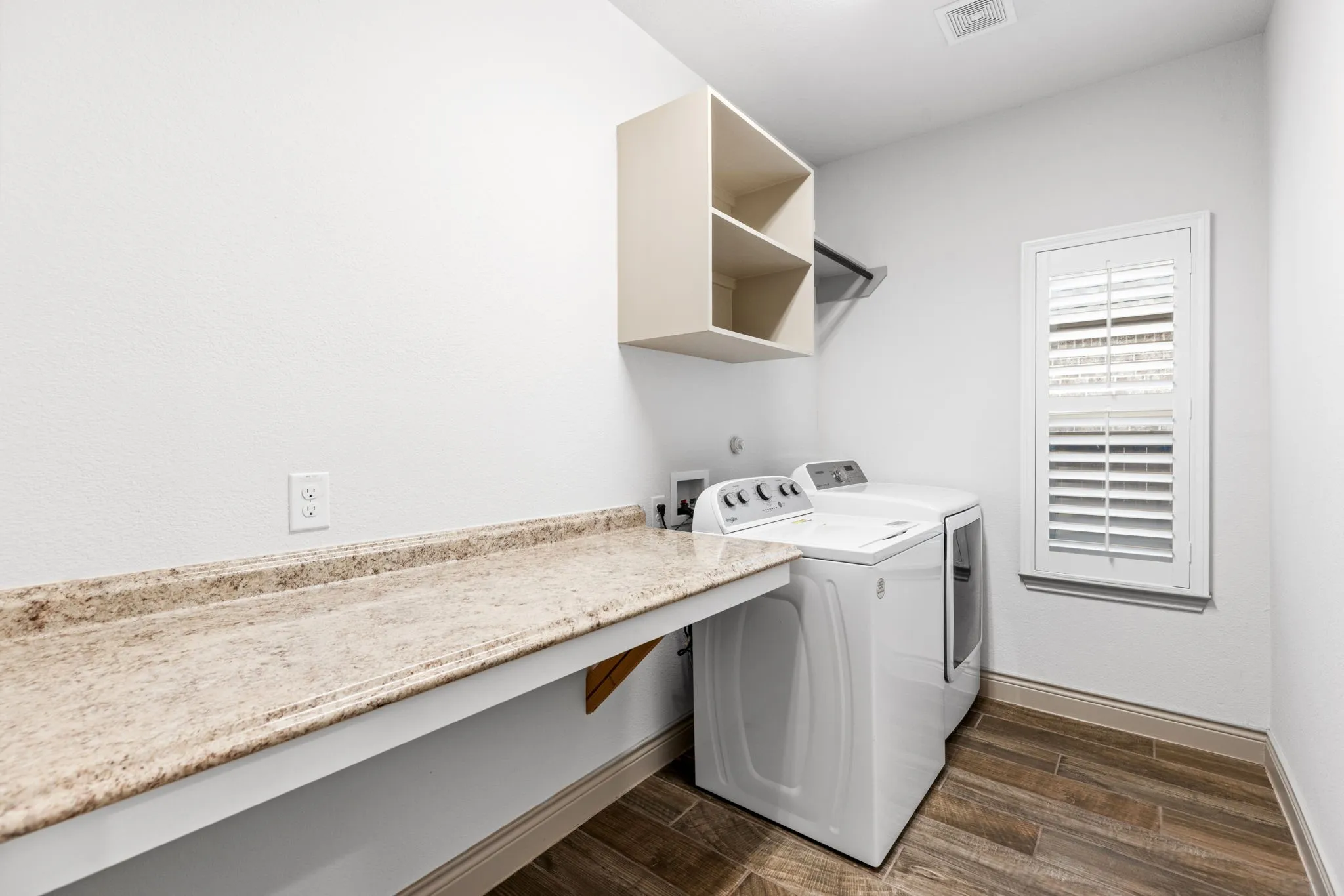 Single Family Residence For Sale in Collin County , 8604 Holliday Creek Way, Mc Kinney, Texas 75071, 3 Bedroom, 2 Bathroom, 2 Garage spaces, 1,986 Sqft, built in 2018, mls#21256728, Real Estate Agent in Mc Kinney, Homes For Sale in Collin county, Homes For Sale in Mc Kinney, Realtor in Mc Kinney Texas, Real Estate Brokerage Independent Realty Texas, Luminita Cordes Realtor