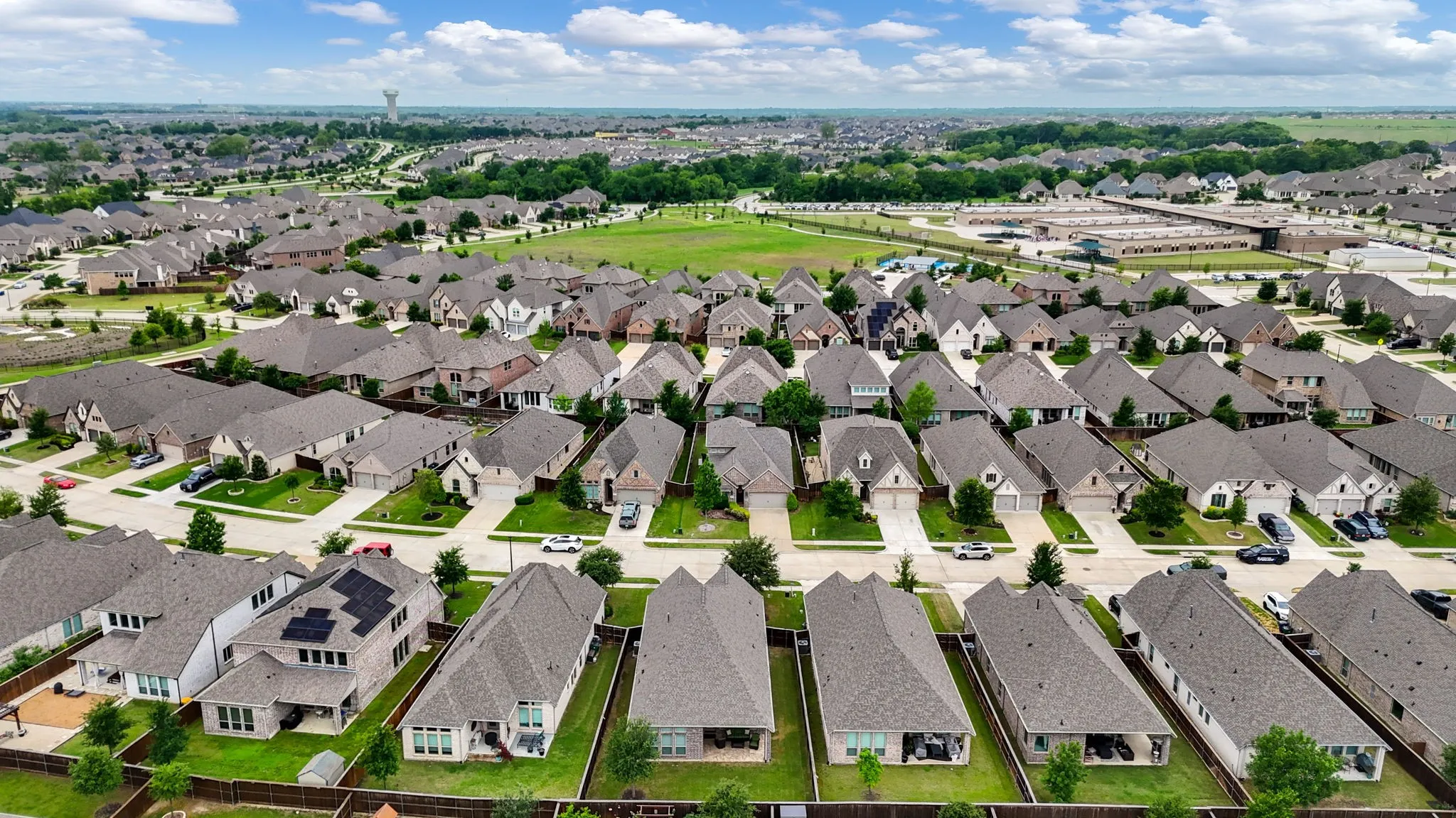 Single Family Residence For Sale in Collin County , 8604 Holliday Creek Way, Mc Kinney, Texas 75071, 3 Bedroom, 2 Bathroom, 2 Garage spaces, 1,986 Sqft, built in 2018, mls#21256728, Real Estate Agent in Mc Kinney, Homes For Sale in Collin county, Homes For Sale in Mc Kinney, Realtor in Mc Kinney Texas, Real Estate Brokerage Independent Realty Texas, Luminita Cordes Realtor