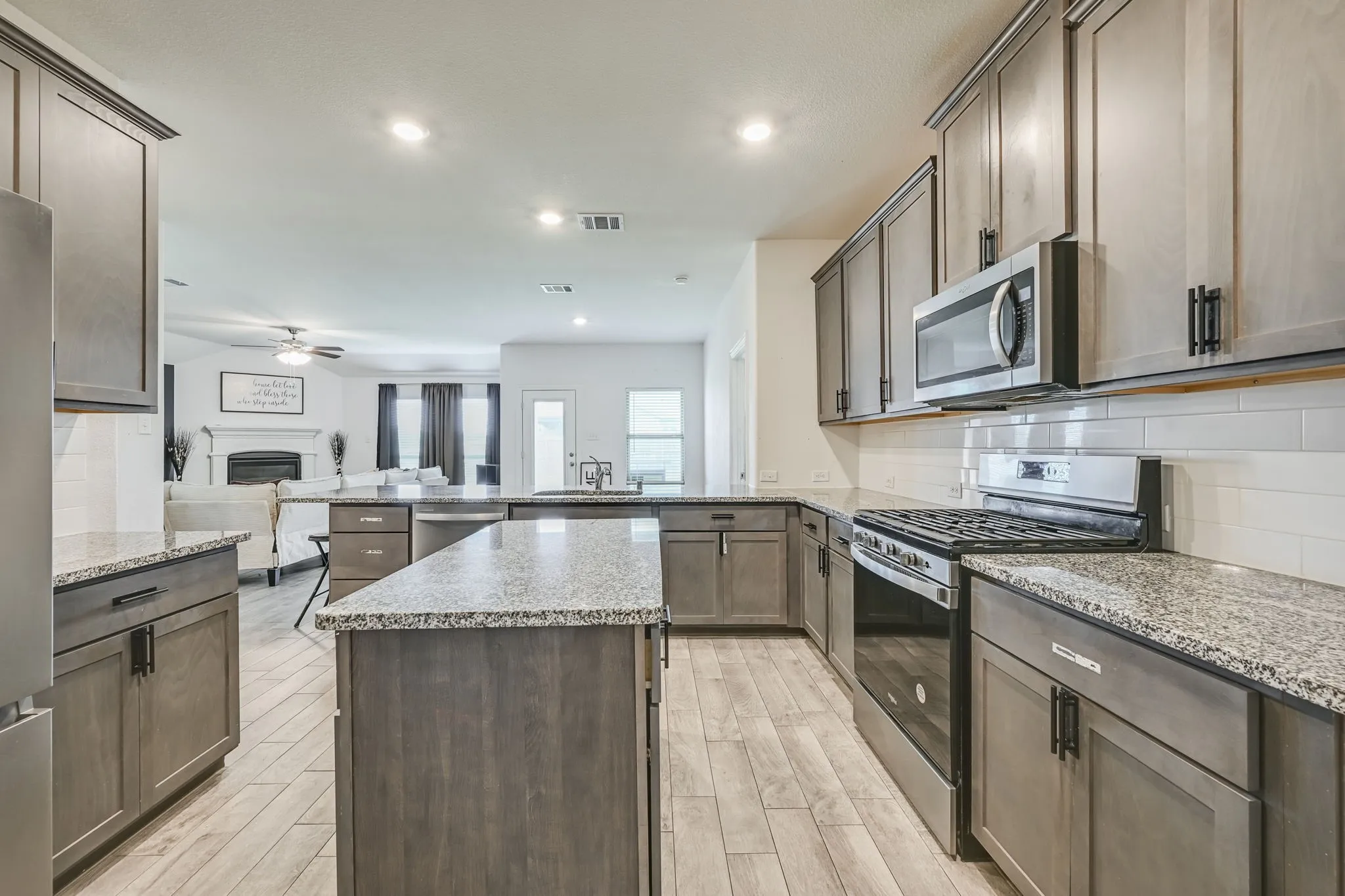 Single Family Residence For Sale in Kaufman County , 4016 Windswept Way, Forney, Texas 75126, 3 Bedroom, 2 Bathroom, 2 Garage spaces, 1,899 Sqft, built in 2021, Preowned, mls#21258333, Real Estate Agent in Forney, Homes For Sale in Kaufman county, Homes For Sale in Forney, Realtor in Forney Texas, Real Estate Brokerage Independent Realty Texas, Luminita Cordes Realtor