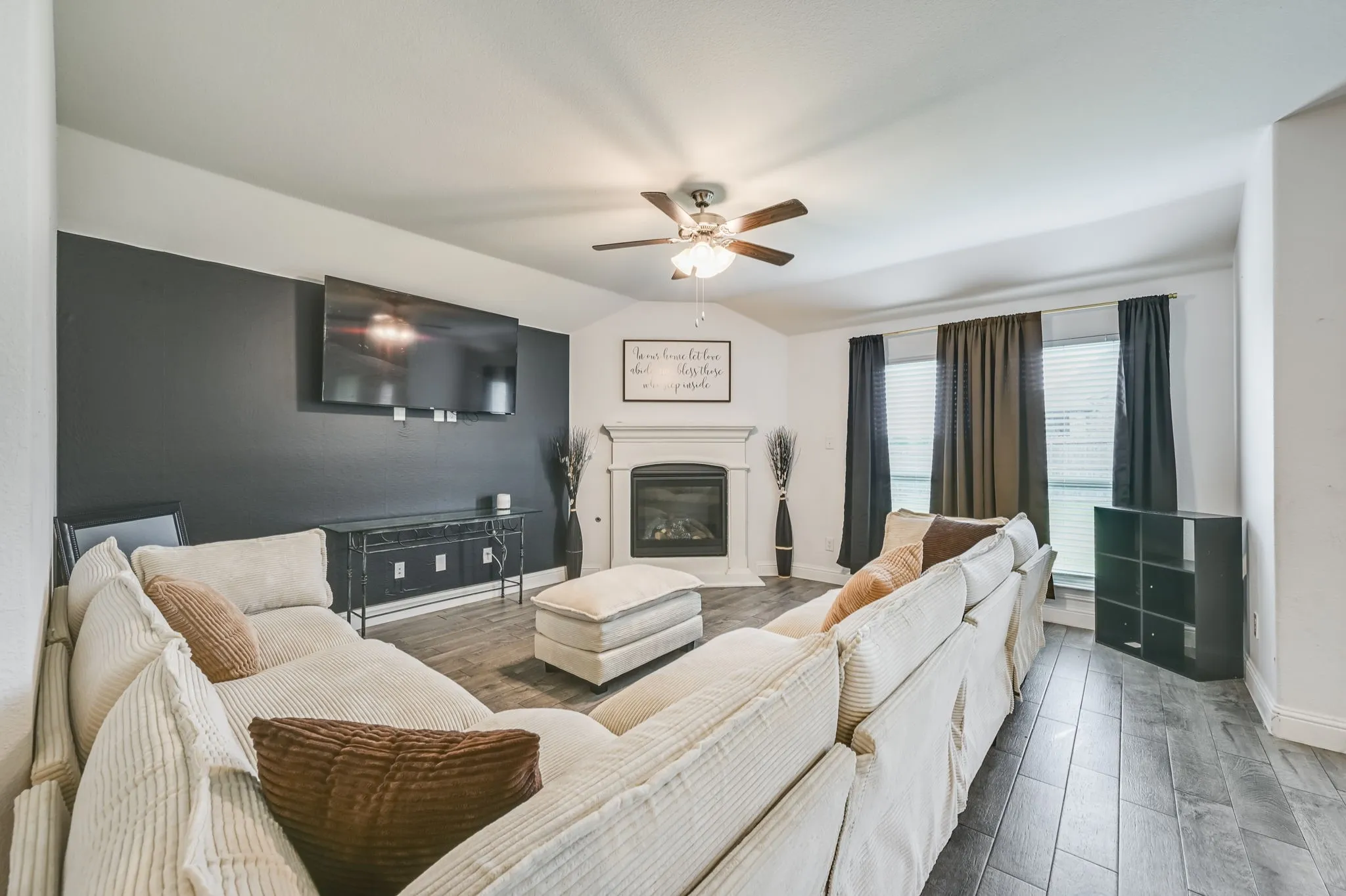 Single Family Residence For Sale in Kaufman County , 4016 Windswept Way, Forney, Texas 75126, 3 Bedroom, 2 Bathroom, 2 Garage spaces, 1,899 Sqft, built in 2021, Preowned, mls#21258333, Real Estate Agent in Forney, Homes For Sale in Kaufman county, Homes For Sale in Forney, Realtor in Forney Texas, Real Estate Brokerage Independent Realty Texas, Luminita Cordes Realtor