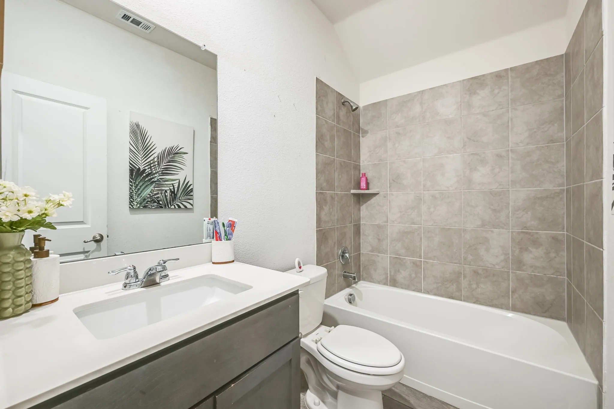 Single Family Residence For Sale in Kaufman County , 4016 Windswept Way, Forney, Texas 75126, 3 Bedroom, 2 Bathroom, 2 Garage spaces, 1,899 Sqft, built in 2021, Preowned, mls#21258333, Real Estate Agent in Forney, Homes For Sale in Kaufman county, Homes For Sale in Forney, Realtor in Forney Texas, Real Estate Brokerage Independent Realty Texas, Luminita Cordes Realtor