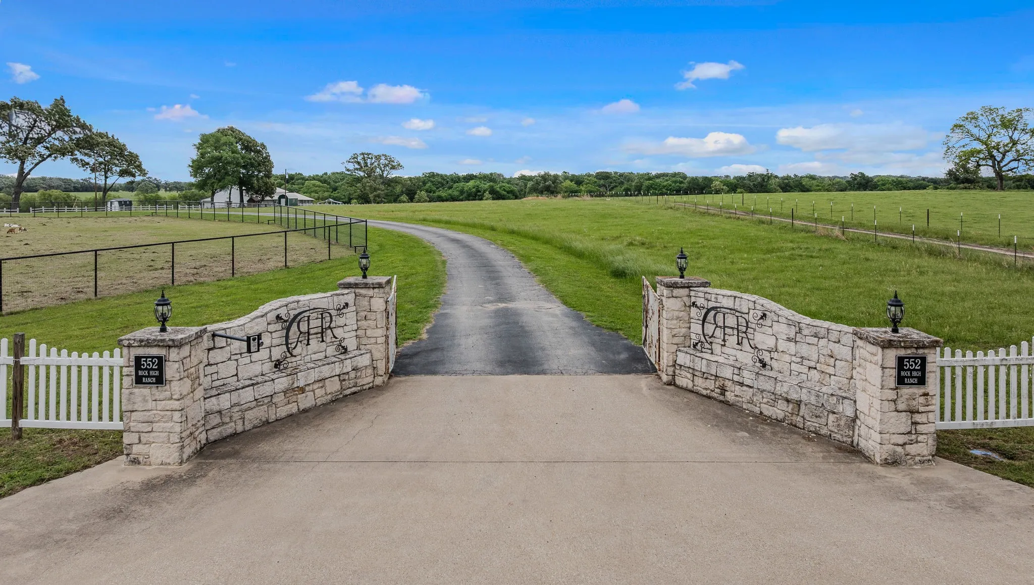 Farm For Sale in Van Zandt County , 552 Vz County Road 2142, Wills Point, Texas 75169, 7 Bedroom, 7 Bathroom, Garage spaces, 8,173 Sqft, built in 1998, Preowned, mls#21256178, Real Estate Agent in Wills Point, Homes For Sale in Van Zandt county, Homes For Sale in Wills Point, Realtor in Wills Point Texas, Real Estate Brokerage Independent Realty Texas, Luminita Cordes Realtor