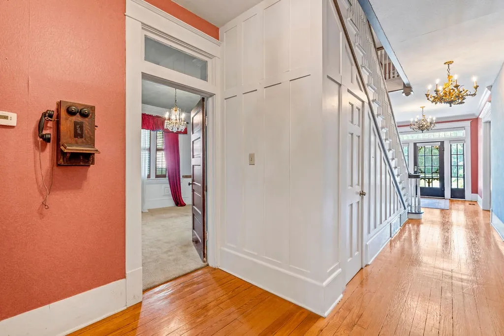 Single Family Residence For Sale in Camp County , 218 N Texas Street, Pittsburg, Texas 75686, 8 Bedroom, 7 Bathroom, Garage spaces, 4,758 Sqft, built in 1913, Price $299,000, mls#21255100, Real Estate Agent in Pittsburg, Homes For Sale in Camp county, Homes For Sale in Pittsburg, Realtor in Pittsburg Texas, Real Estate Brokerage Independent Realty Texas, Luminita Cordes Realtor