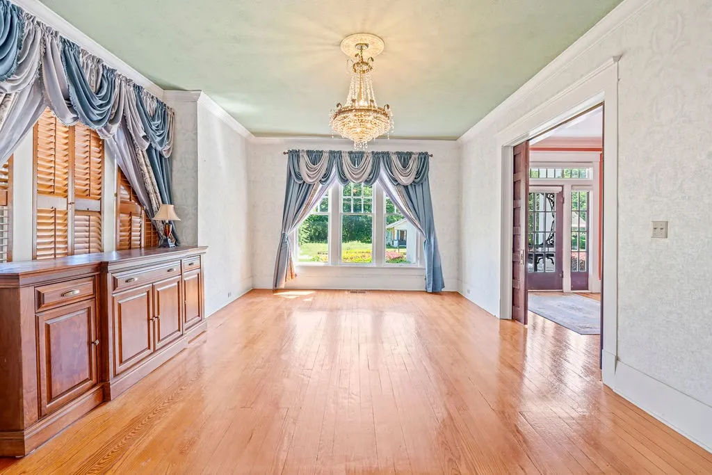 Single Family Residence For Sale in Camp County , 218 N Texas Street, Pittsburg, Texas 75686, 8 Bedroom, 7 Bathroom, Garage spaces, 4,758 Sqft, built in 1913, Price $299,000, mls#21255100, Real Estate Agent in Pittsburg, Homes For Sale in Camp county, Homes For Sale in Pittsburg, Realtor in Pittsburg Texas, Real Estate Brokerage Independent Realty Texas, Luminita Cordes Realtor