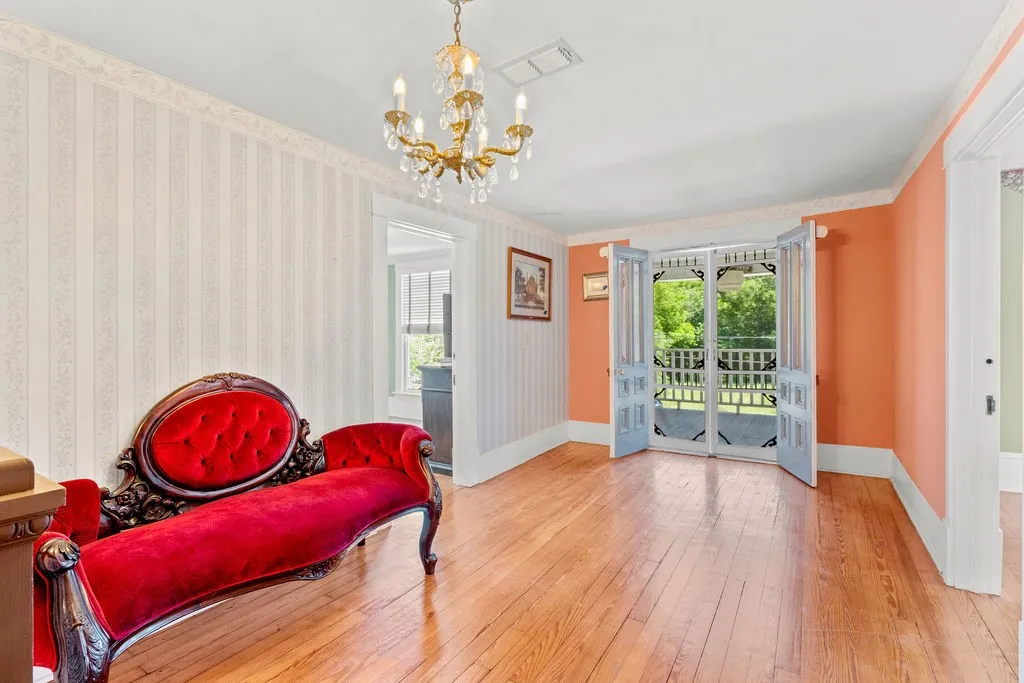 Single Family Residence For Sale in Camp County , 218 N Texas Street, Pittsburg, Texas 75686, 8 Bedroom, 7 Bathroom, Garage spaces, 4,758 Sqft, built in 1913, Price $299,000, mls#21255100, Real Estate Agent in Pittsburg, Homes For Sale in Camp county, Homes For Sale in Pittsburg, Realtor in Pittsburg Texas, Real Estate Brokerage Independent Realty Texas, Luminita Cordes Realtor