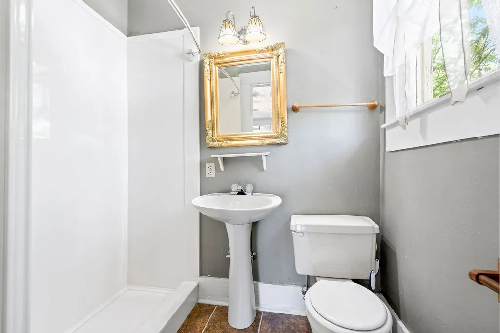 Single Family Residence For Sale in Camp County , 218 N Texas Street, Pittsburg, Texas 75686, 8 Bedroom, 7 Bathroom, Garage spaces, 4,758 Sqft, built in 1913, Price $299,000, mls#21255100, Real Estate Agent in Pittsburg, Homes For Sale in Camp county, Homes For Sale in Pittsburg, Realtor in Pittsburg Texas, Real Estate Brokerage Independent Realty Texas, Luminita Cordes Realtor