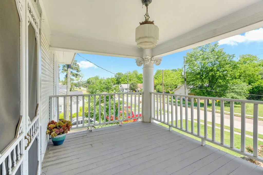 Single Family Residence For Sale in Camp County , 218 N Texas Street, Pittsburg, Texas 75686, 8 Bedroom, 7 Bathroom, Garage spaces, 4,758 Sqft, built in 1913, Price $299,000, mls#21255100, Real Estate Agent in Pittsburg, Homes For Sale in Camp county, Homes For Sale in Pittsburg, Realtor in Pittsburg Texas, Real Estate Brokerage Independent Realty Texas, Luminita Cordes Realtor