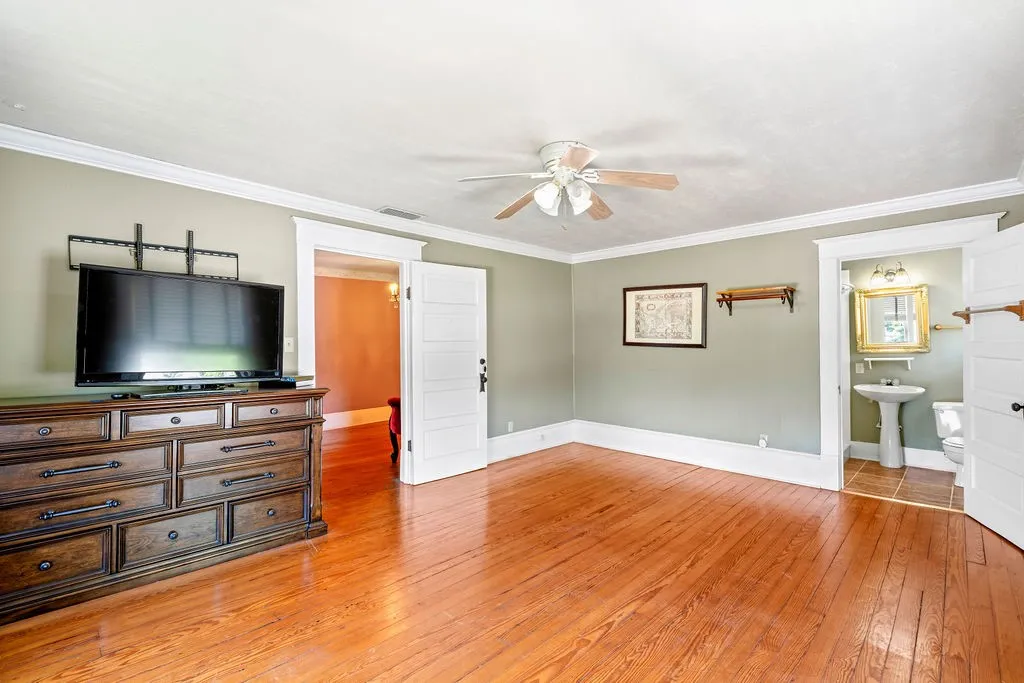 Single Family Residence For Sale in Camp County , 218 N Texas Street, Pittsburg, Texas 75686, 8 Bedroom, 7 Bathroom, Garage spaces, 4,758 Sqft, built in 1913, Price $299,000, mls#21255100, Real Estate Agent in Pittsburg, Homes For Sale in Camp county, Homes For Sale in Pittsburg, Realtor in Pittsburg Texas, Real Estate Brokerage Independent Realty Texas, Luminita Cordes Realtor