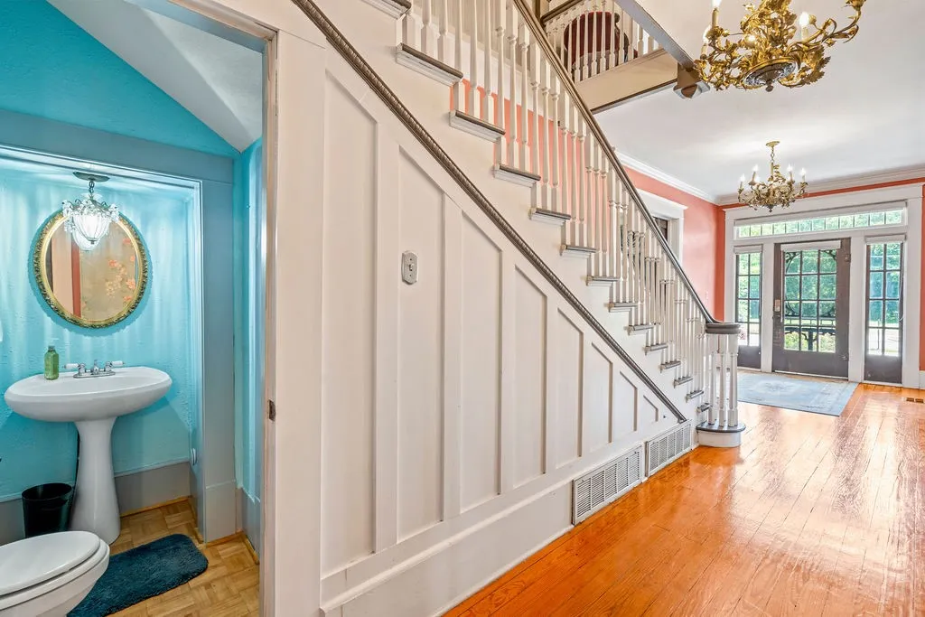 Single Family Residence For Sale in Camp County , 218 N Texas Street, Pittsburg, Texas 75686, 8 Bedroom, 7 Bathroom, Garage spaces, 4,758 Sqft, built in 1913, Price $299,000, mls#21255100, Real Estate Agent in Pittsburg, Homes For Sale in Camp county, Homes For Sale in Pittsburg, Realtor in Pittsburg Texas, Real Estate Brokerage Independent Realty Texas, Luminita Cordes Realtor