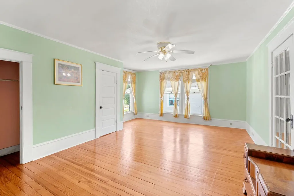 Single Family Residence For Sale in Camp County , 218 N Texas Street, Pittsburg, Texas 75686, 8 Bedroom, 7 Bathroom, Garage spaces, 4,758 Sqft, built in 1913, Price $299,000, mls#21255100, Real Estate Agent in Pittsburg, Homes For Sale in Camp county, Homes For Sale in Pittsburg, Realtor in Pittsburg Texas, Real Estate Brokerage Independent Realty Texas, Luminita Cordes Realtor