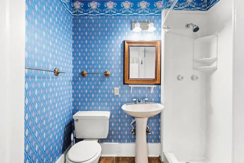 Single Family Residence For Sale in Camp County , 218 N Texas Street, Pittsburg, Texas 75686, 8 Bedroom, 7 Bathroom, Garage spaces, 4,758 Sqft, built in 1913, Price $299,000, mls#21255100, Real Estate Agent in Pittsburg, Homes For Sale in Camp county, Homes For Sale in Pittsburg, Realtor in Pittsburg Texas, Real Estate Brokerage Independent Realty Texas, Luminita Cordes Realtor