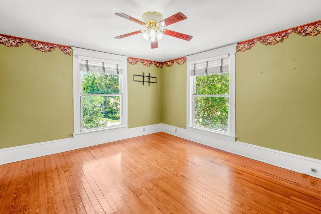 Single Family Residence For Sale in Camp County , 218 N Texas Street, Pittsburg, Texas 75686, 8 Bedroom, 7 Bathroom, Garage spaces, 4,758 Sqft, built in 1913, Price $299,000, mls#21255100, Real Estate Agent in Pittsburg, Homes For Sale in Camp county, Homes For Sale in Pittsburg, Realtor in Pittsburg Texas, Real Estate Brokerage Independent Realty Texas, Luminita Cordes Realtor