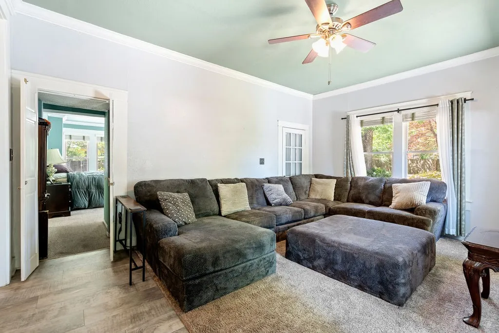 Single Family Residence For Sale in Camp County , 218 N Texas Street, Pittsburg, Texas 75686, 8 Bedroom, 7 Bathroom, Garage spaces, 4,758 Sqft, built in 1913, Price $299,000, mls#21255100, Real Estate Agent in Pittsburg, Homes For Sale in Camp county, Homes For Sale in Pittsburg, Realtor in Pittsburg Texas, Real Estate Brokerage Independent Realty Texas, Luminita Cordes Realtor