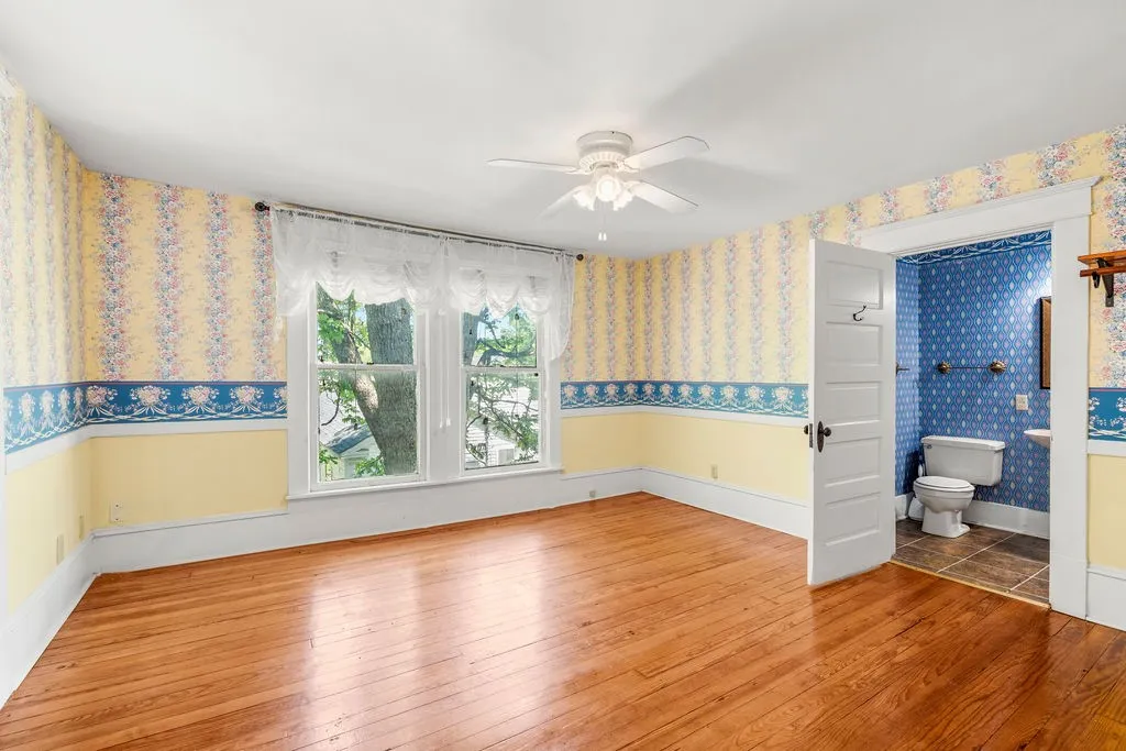 Single Family Residence For Sale in Camp County , 218 N Texas Street, Pittsburg, Texas 75686, 8 Bedroom, 7 Bathroom, Garage spaces, 4,758 Sqft, built in 1913, Price $299,000, mls#21255100, Real Estate Agent in Pittsburg, Homes For Sale in Camp county, Homes For Sale in Pittsburg, Realtor in Pittsburg Texas, Real Estate Brokerage Independent Realty Texas, Luminita Cordes Realtor