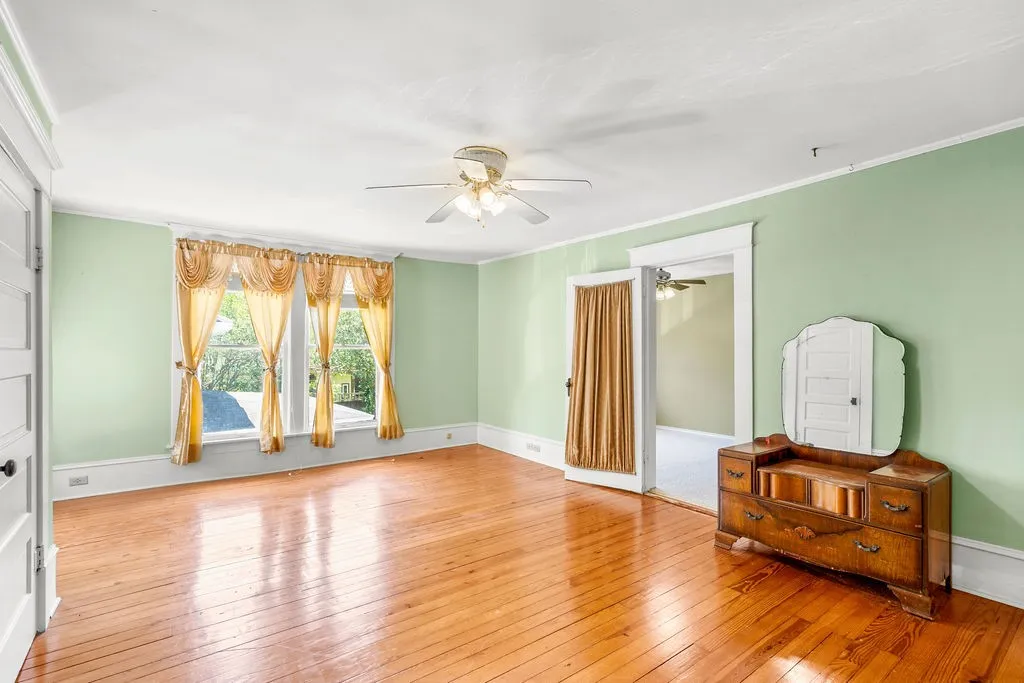 Single Family Residence For Sale in Camp County , 218 N Texas Street, Pittsburg, Texas 75686, 8 Bedroom, 7 Bathroom, Garage spaces, 4,758 Sqft, built in 1913, Price $299,000, mls#21255100, Real Estate Agent in Pittsburg, Homes For Sale in Camp county, Homes For Sale in Pittsburg, Realtor in Pittsburg Texas, Real Estate Brokerage Independent Realty Texas, Luminita Cordes Realtor