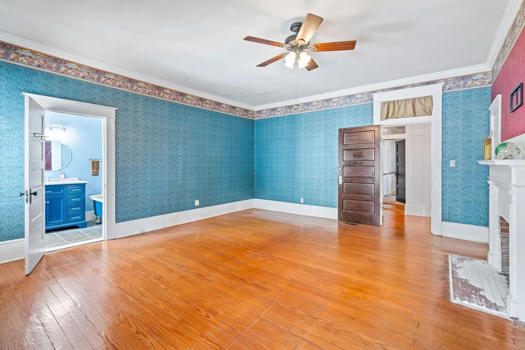Single Family Residence For Sale in Camp County , 218 N Texas Street, Pittsburg, Texas 75686, 8 Bedroom, 7 Bathroom, Garage spaces, 4,758 Sqft, built in 1913, Price $299,000, mls#21255100, Real Estate Agent in Pittsburg, Homes For Sale in Camp county, Homes For Sale in Pittsburg, Realtor in Pittsburg Texas, Real Estate Brokerage Independent Realty Texas, Luminita Cordes Realtor